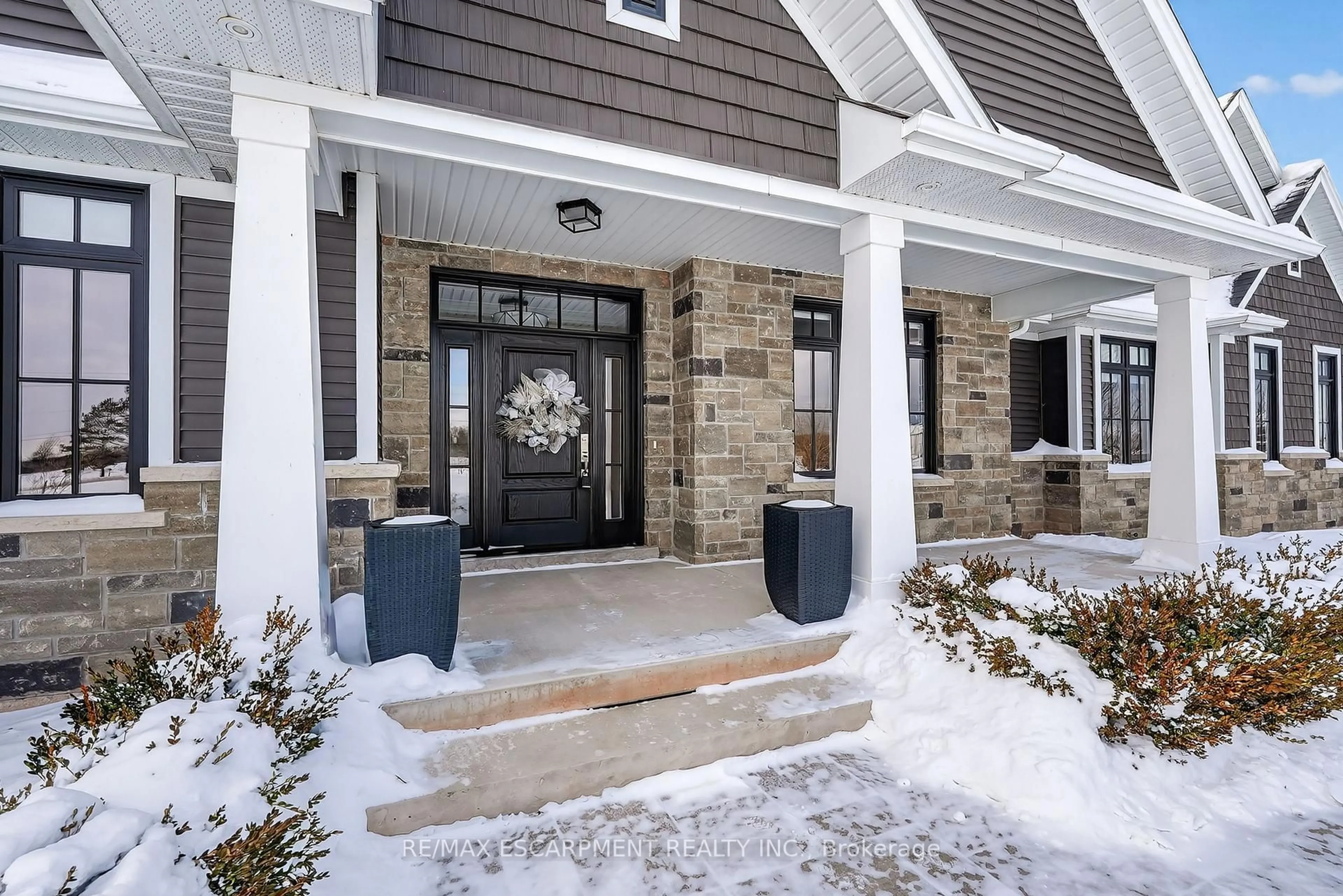 Unknown for 224 Mountain Rd, Grimsby Ontario L3M 4E7