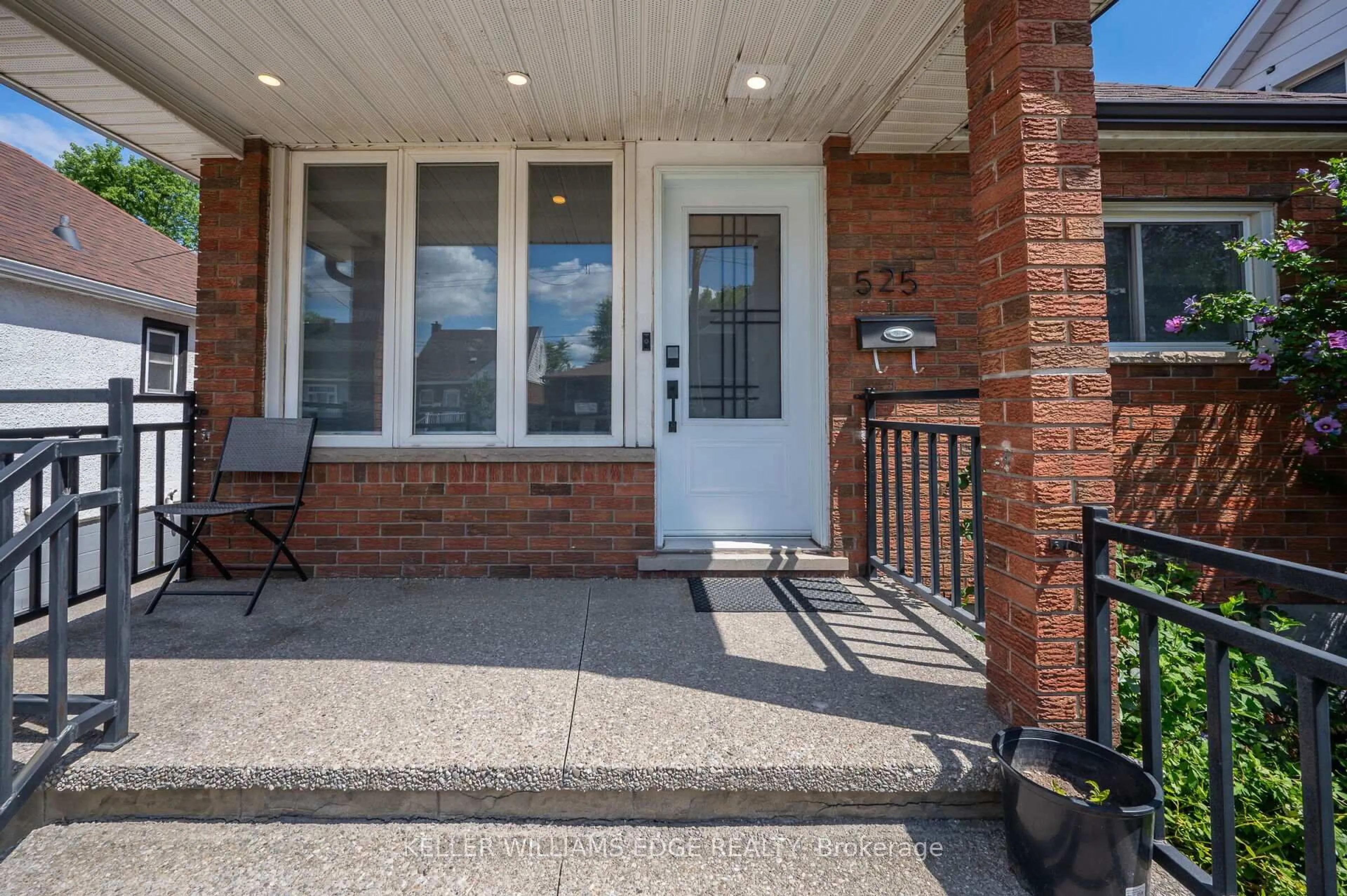 Patio, street for 525 Britannia Ave, Hamilton Ontario L8H 1Z7