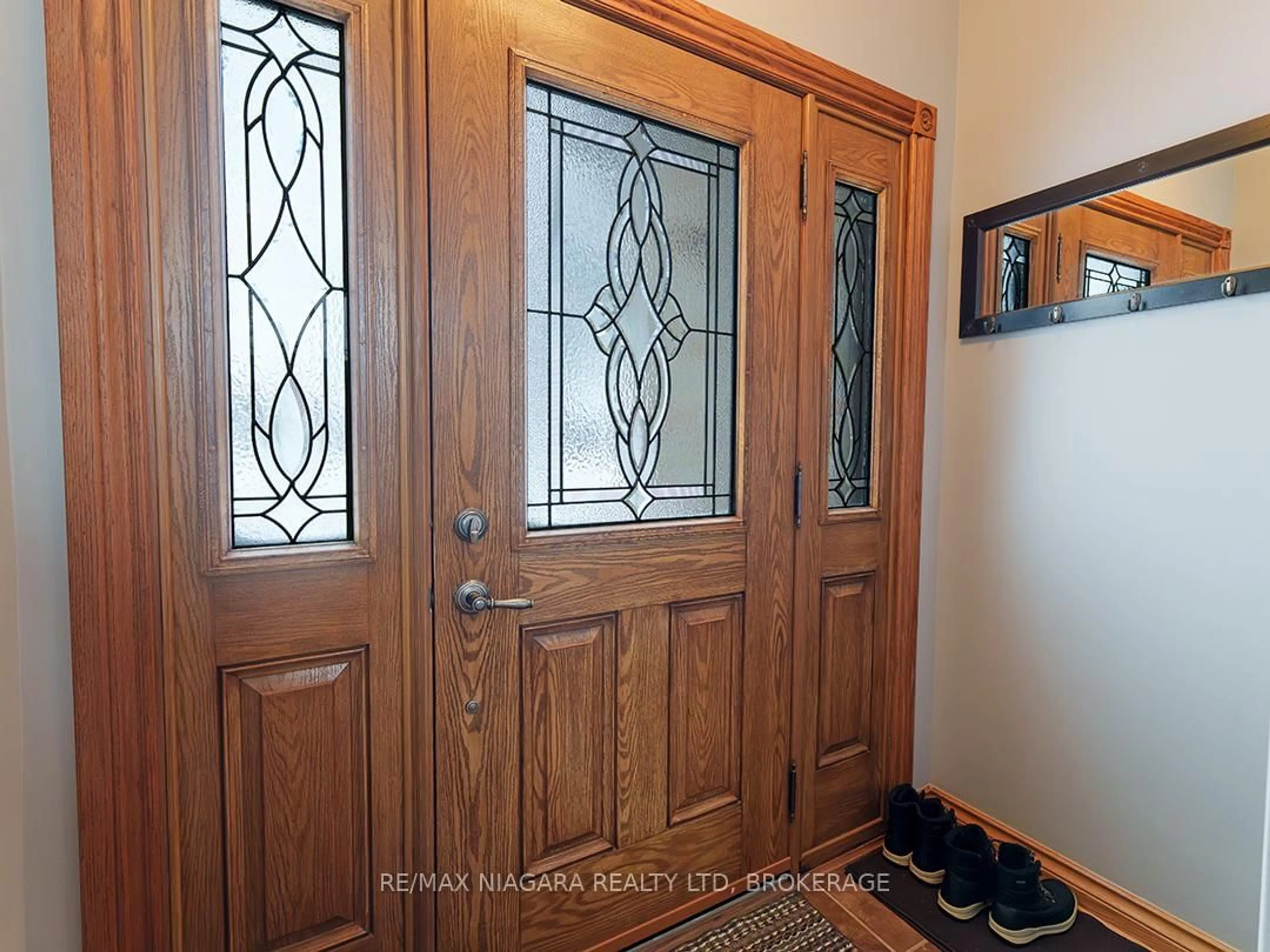 Indoor entryway for 251 Clarke St, Port Colborne Ontario L3K 2G7