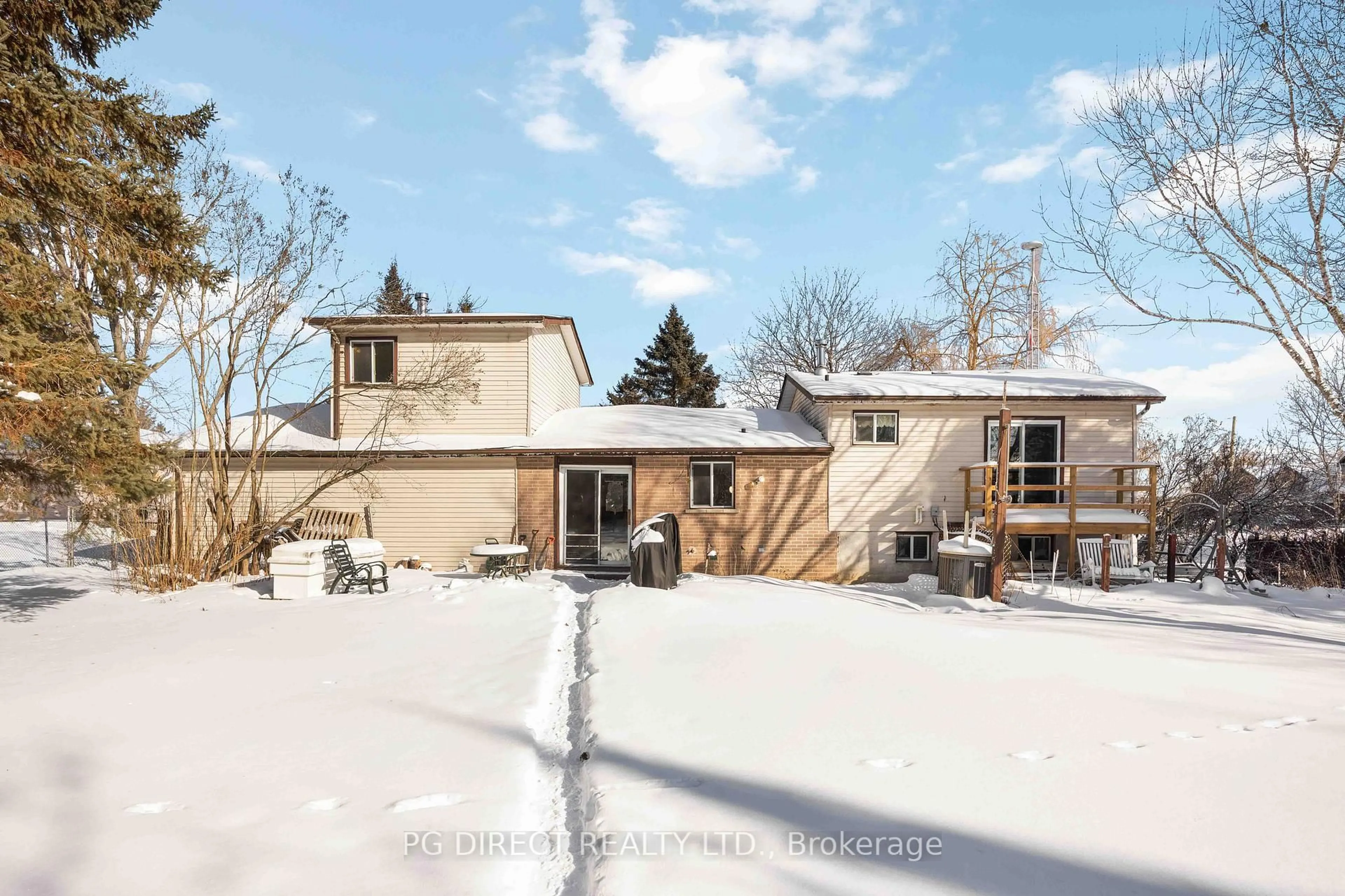 A pic from outside/outdoor area/front of a property/back of a property/a pic from drone, street for 18 Bluebird Crt, Kawartha Lakes Ontario K0M 2C0