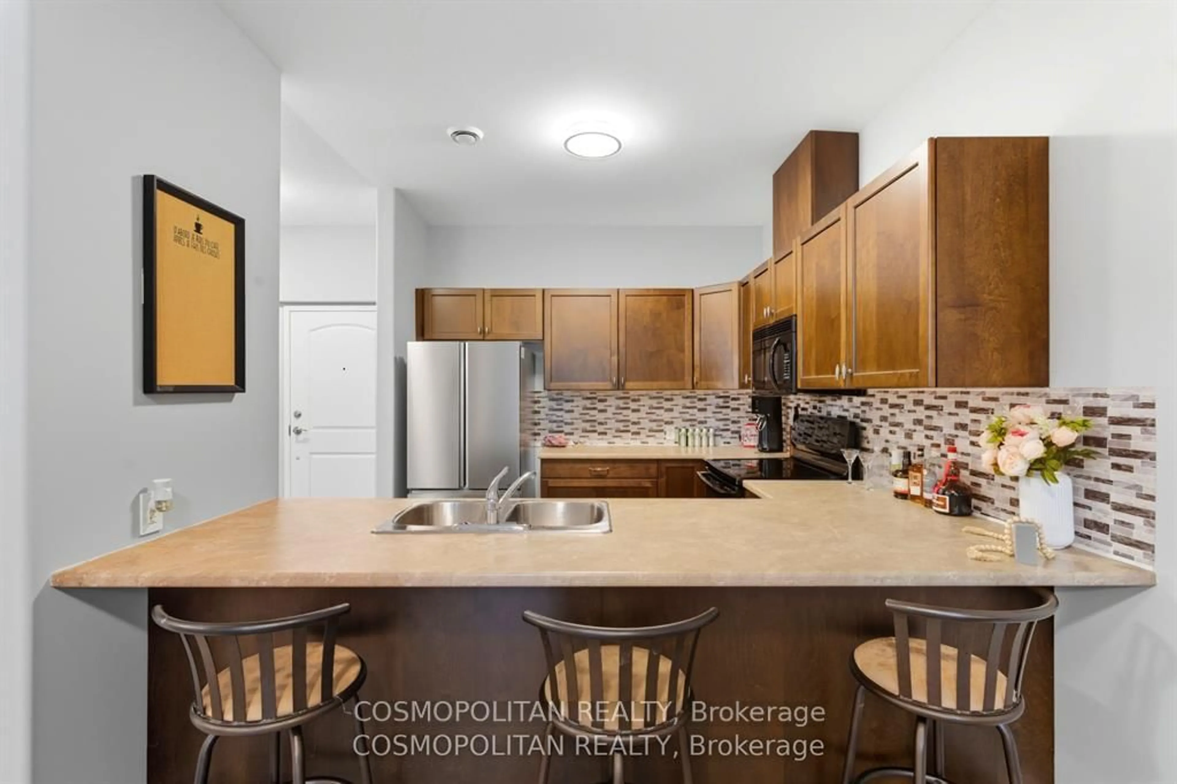 Standard kitchen, ceramic/tile floor for 2799 St. Paul Ave #204, Niagara Falls Ontario L2J 2L3