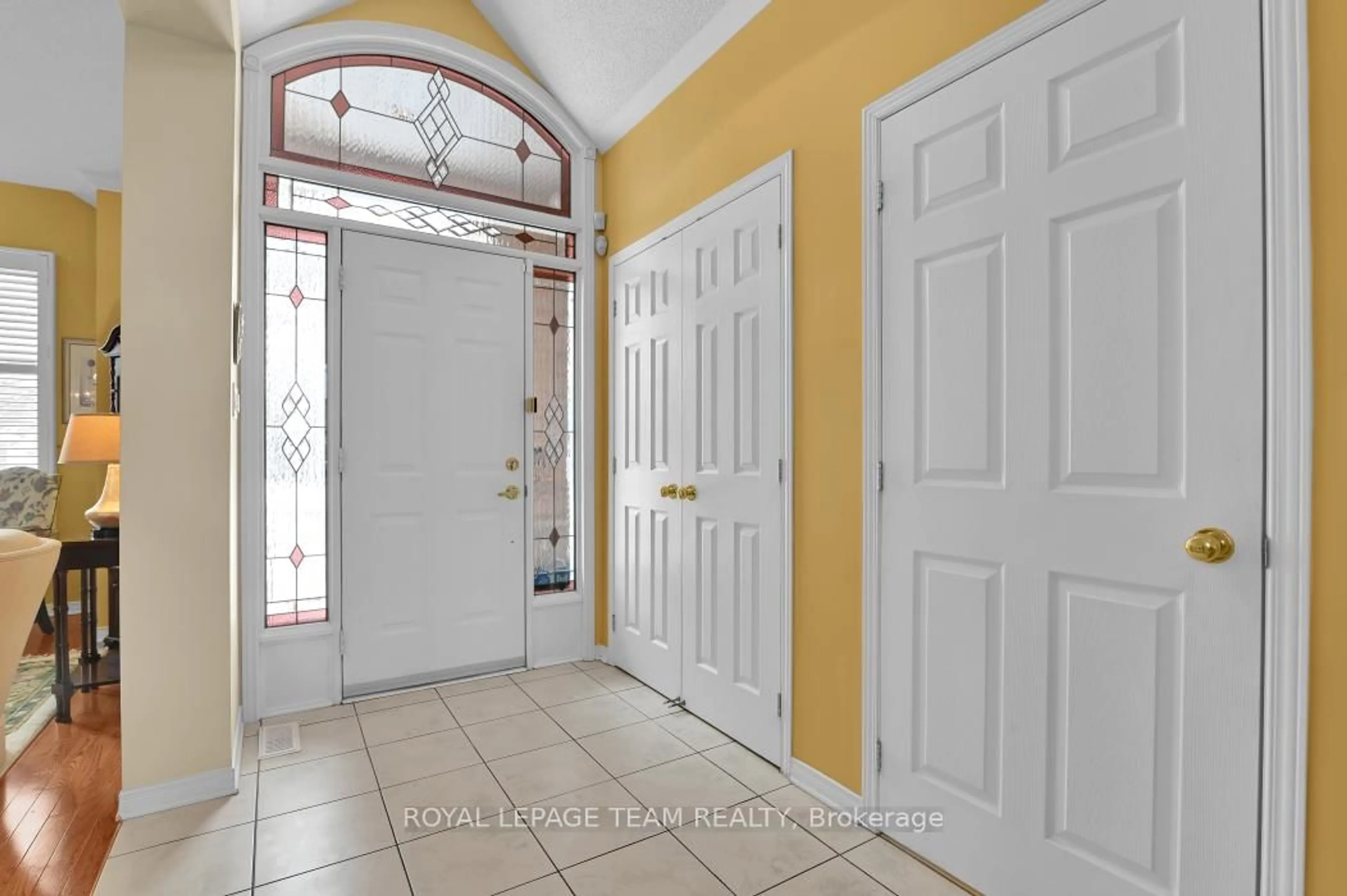 Indoor entryway for 5 Wersch Lane, Ottawa Ontario K2J 5E4
