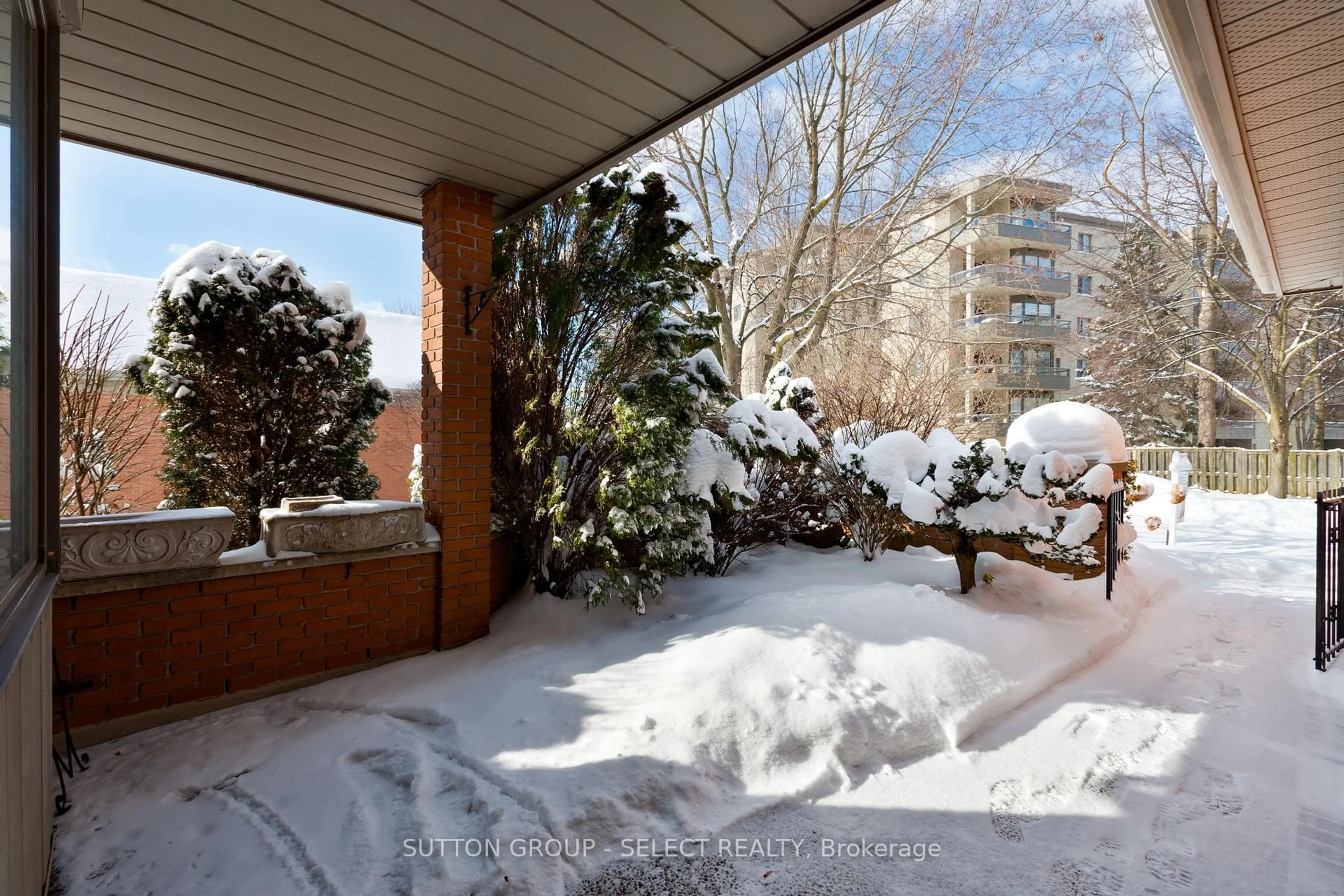 Patio, street for 40 QUINELLA Dr #21, London South Ontario N6K 4K9