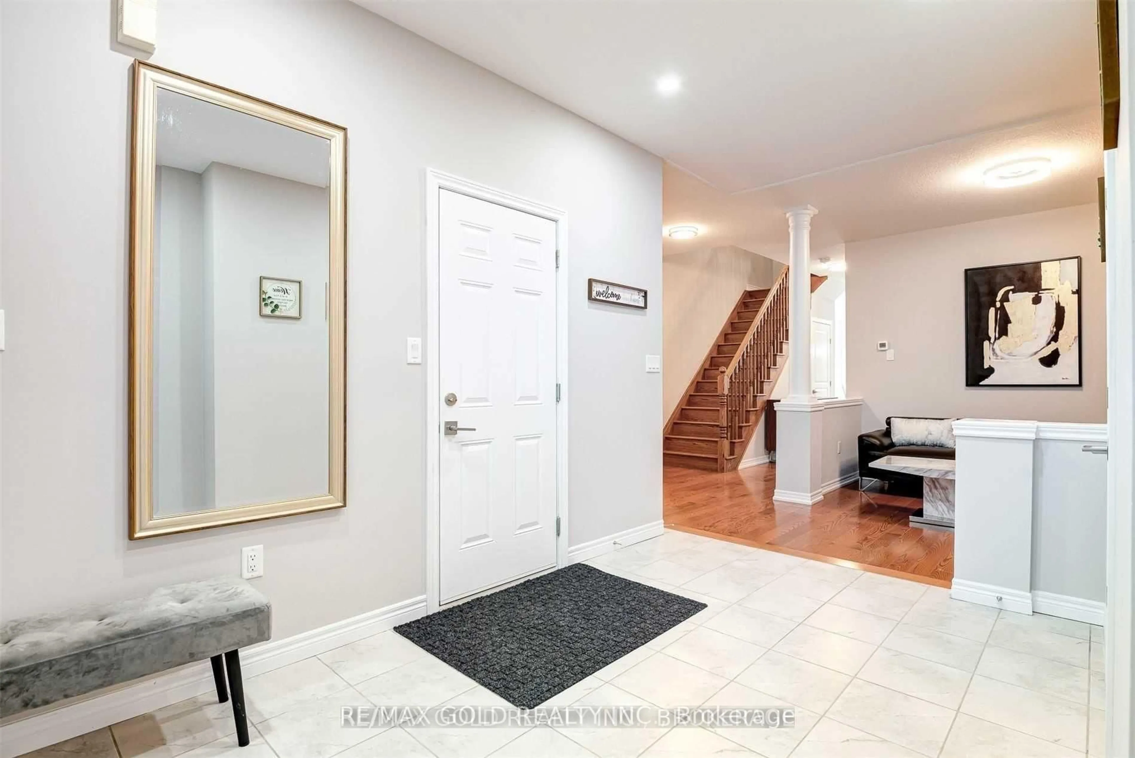 Indoor entryway for 167 Elmbank Tr, Kitchener Ontario N2R 0H2