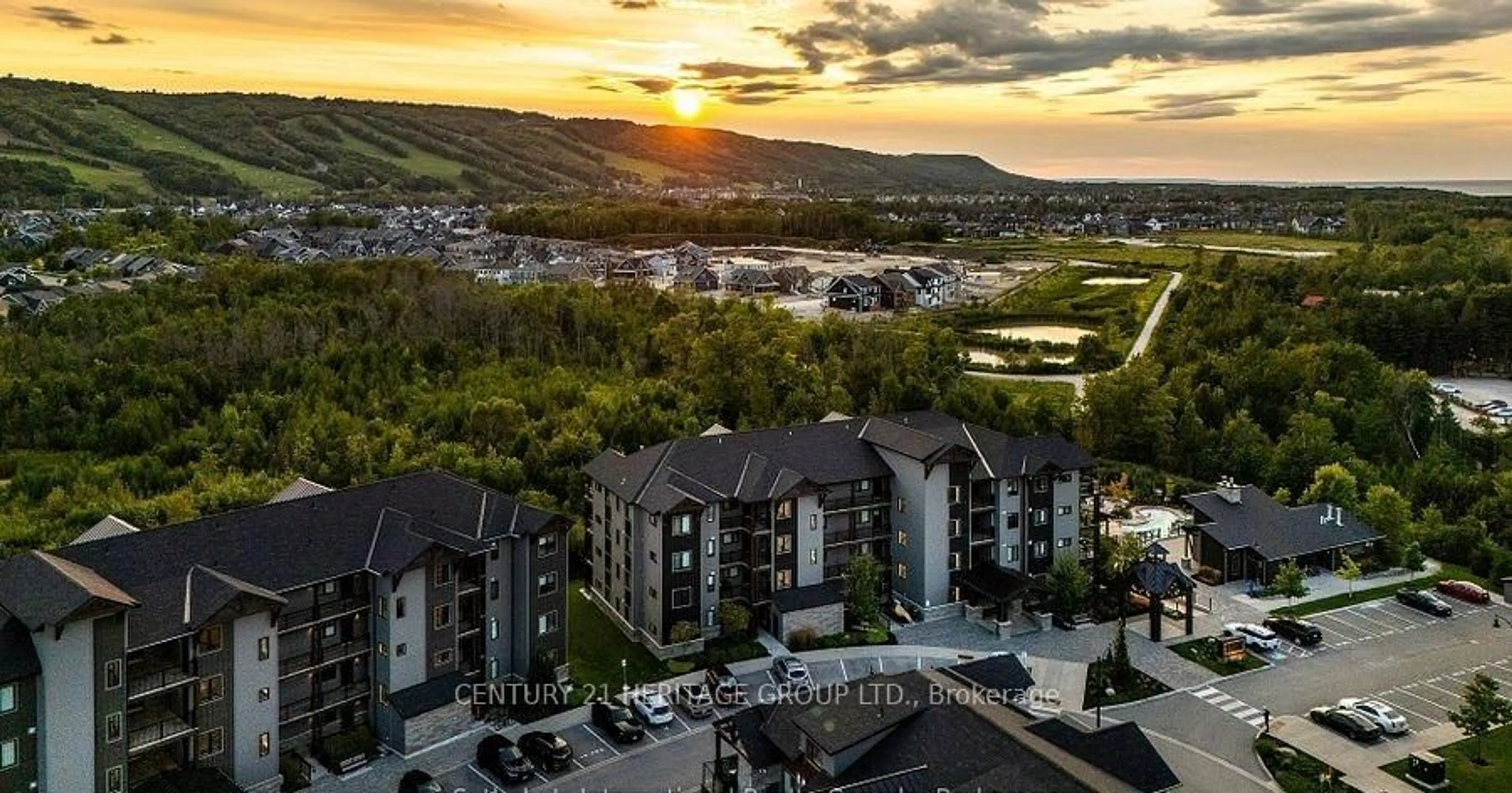 A pic from outside/outdoor area/front of a property/back of a property/a pic from drone, mountain view for 18 Beckwith Lane, Blue Mountains Ontario L9Y 3B6