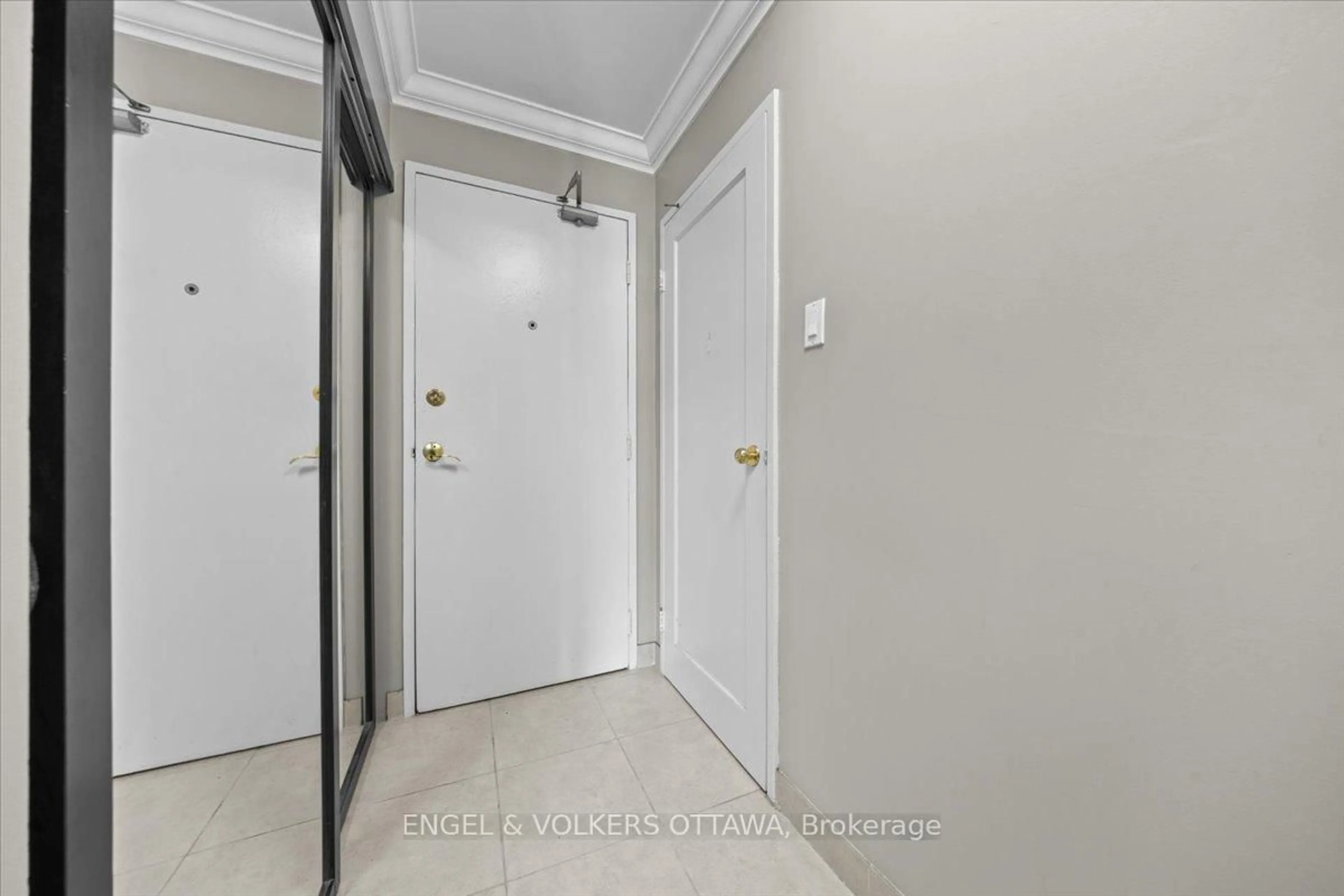 Unknown for 158A McArthur Ave #908, Ottawa Ontario K1L 7E7