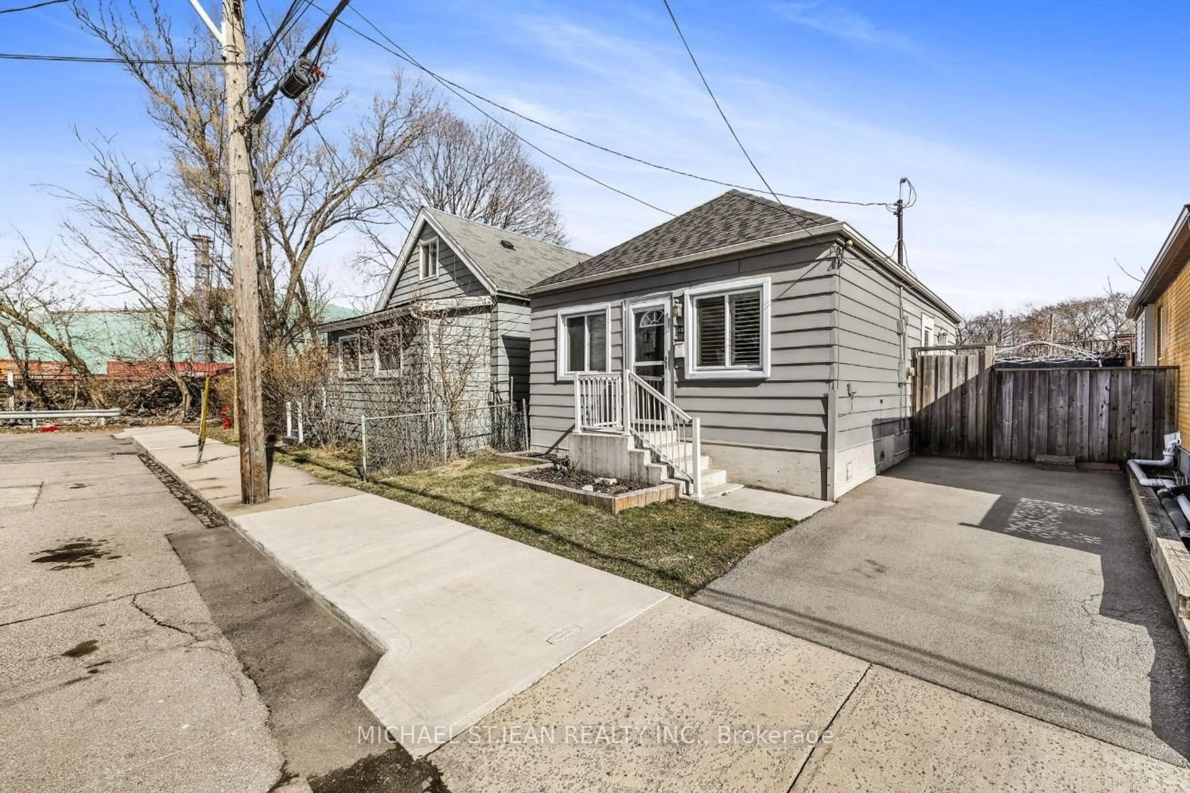 Unknown for 410 Cope St, Hamilton Ontario L8H 5C3