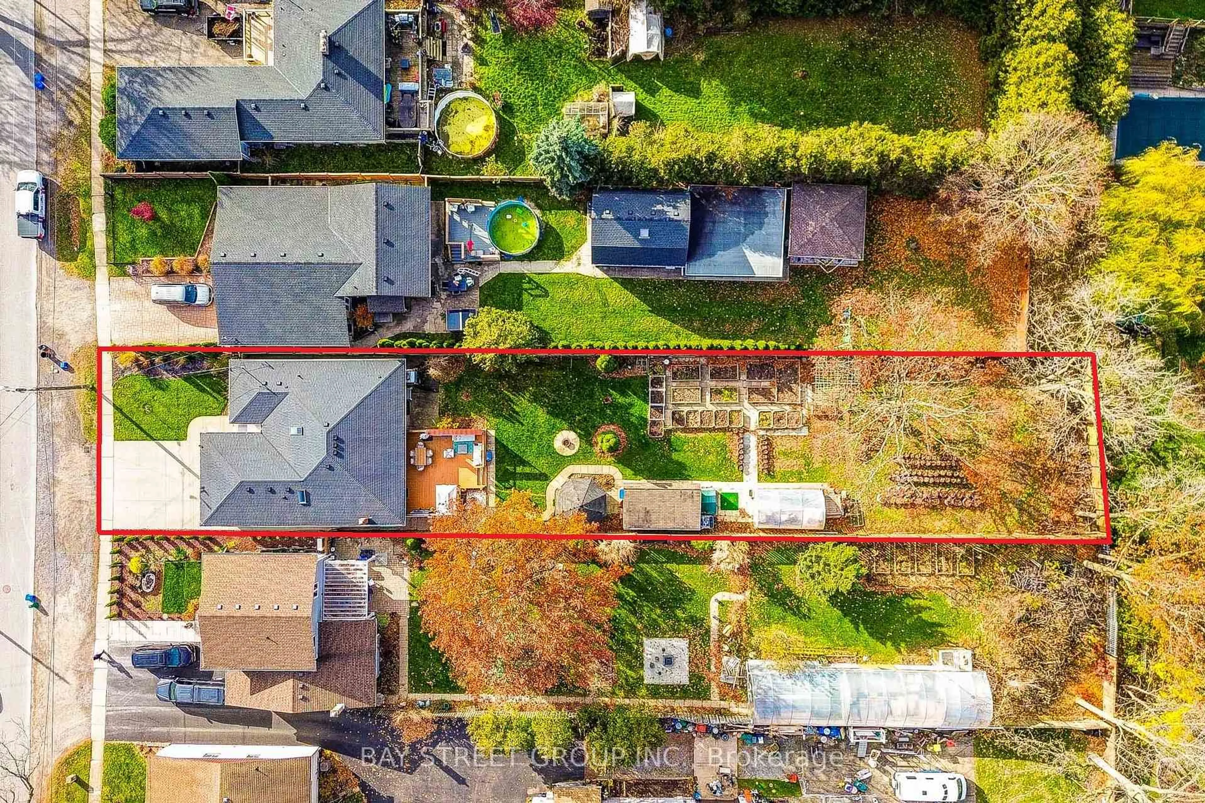 A pic from outside/outdoor area/front of a property/back of a property/a pic from drone, street for 47 Cecil St, St. Catharines Ontario L2N 4B3