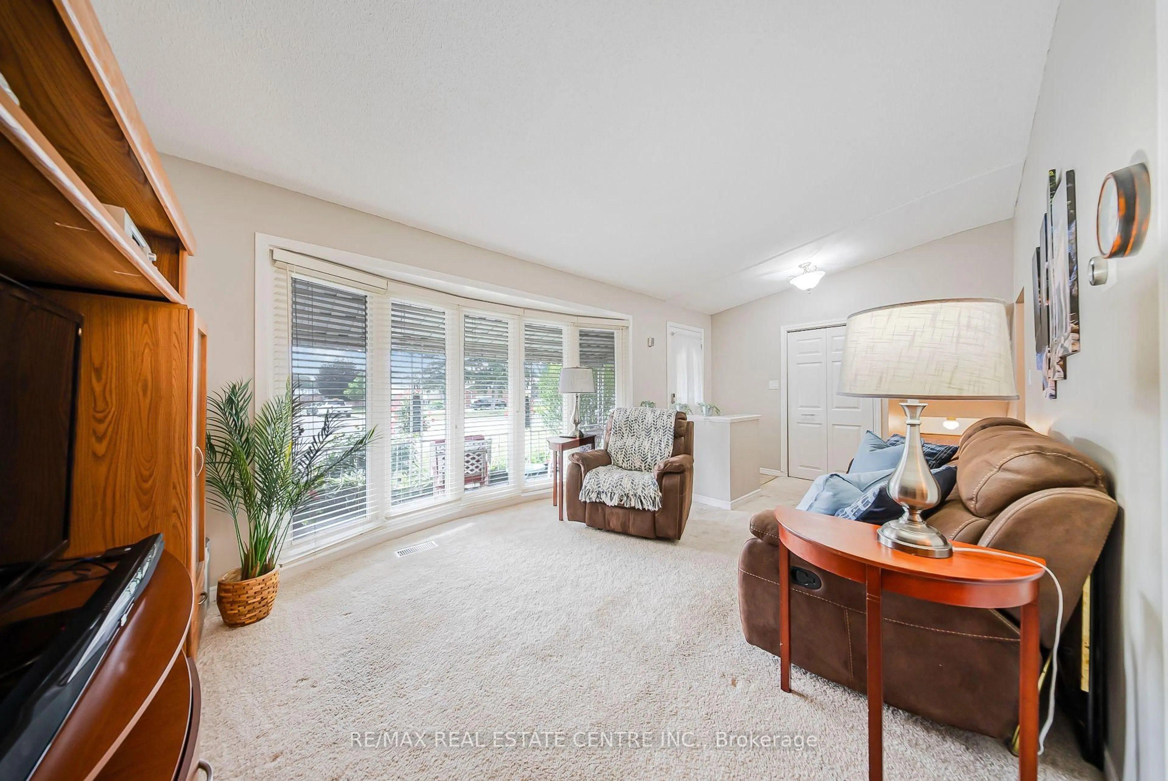 Living room with furniture, unknown for 23 Coral Dr, Hamilton Ontario L8V 2N4