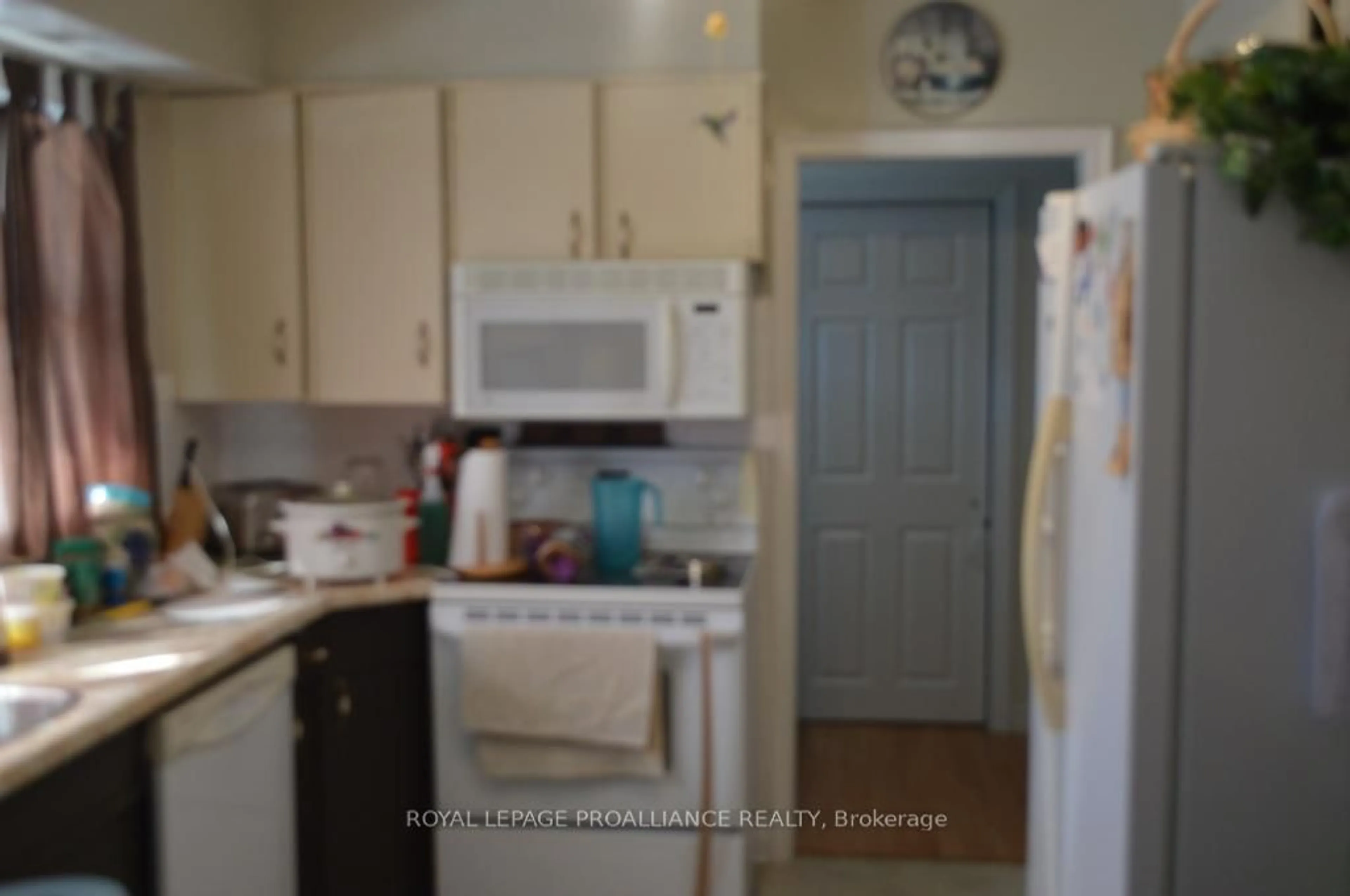 Standard kitchen, unknown for 97 Victoria Ave, Quinte West Ontario K8V 4Z7