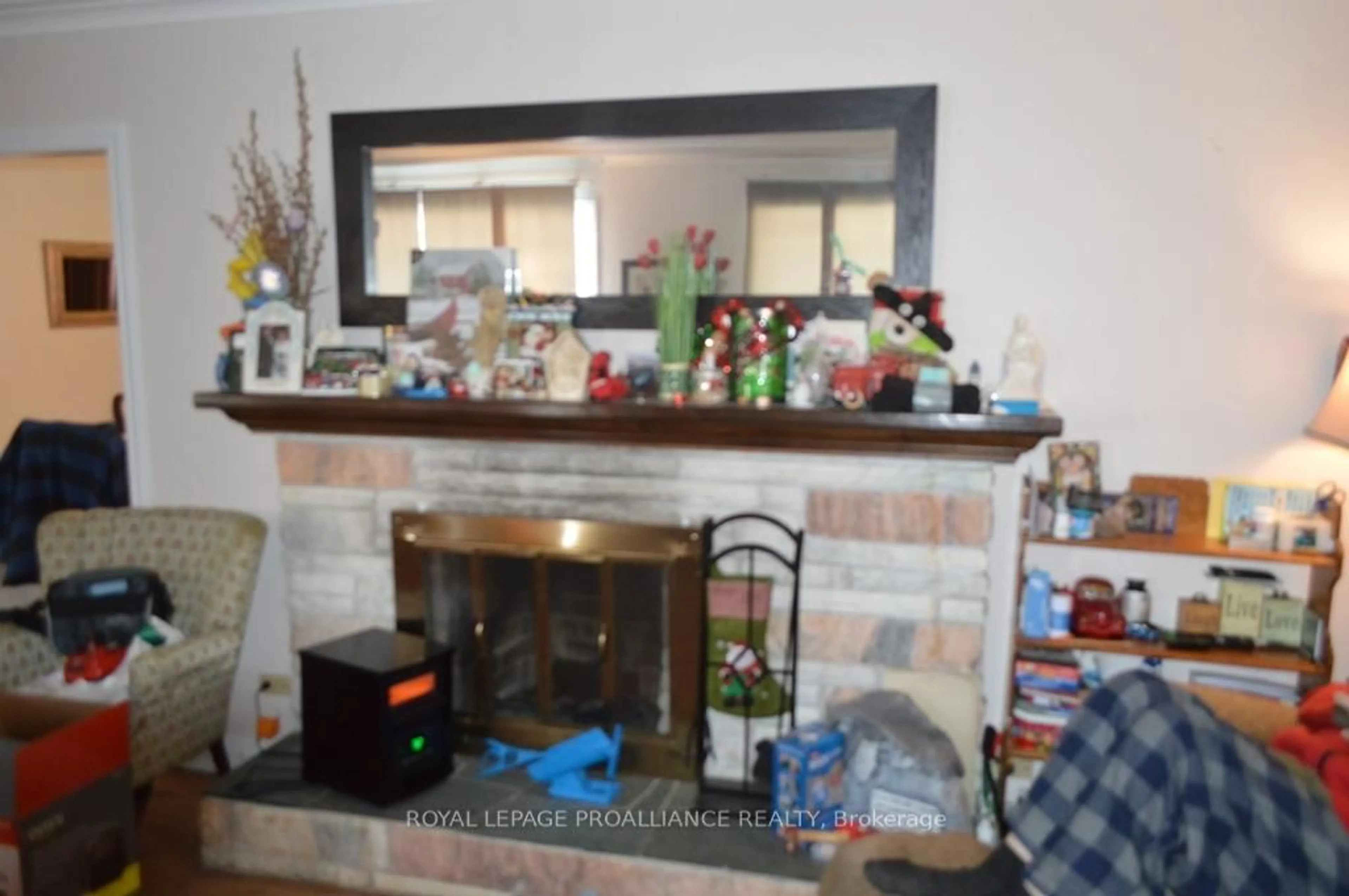 A pic of a room for 97 Victoria Ave, Quinte West Ontario K8V 4Z7