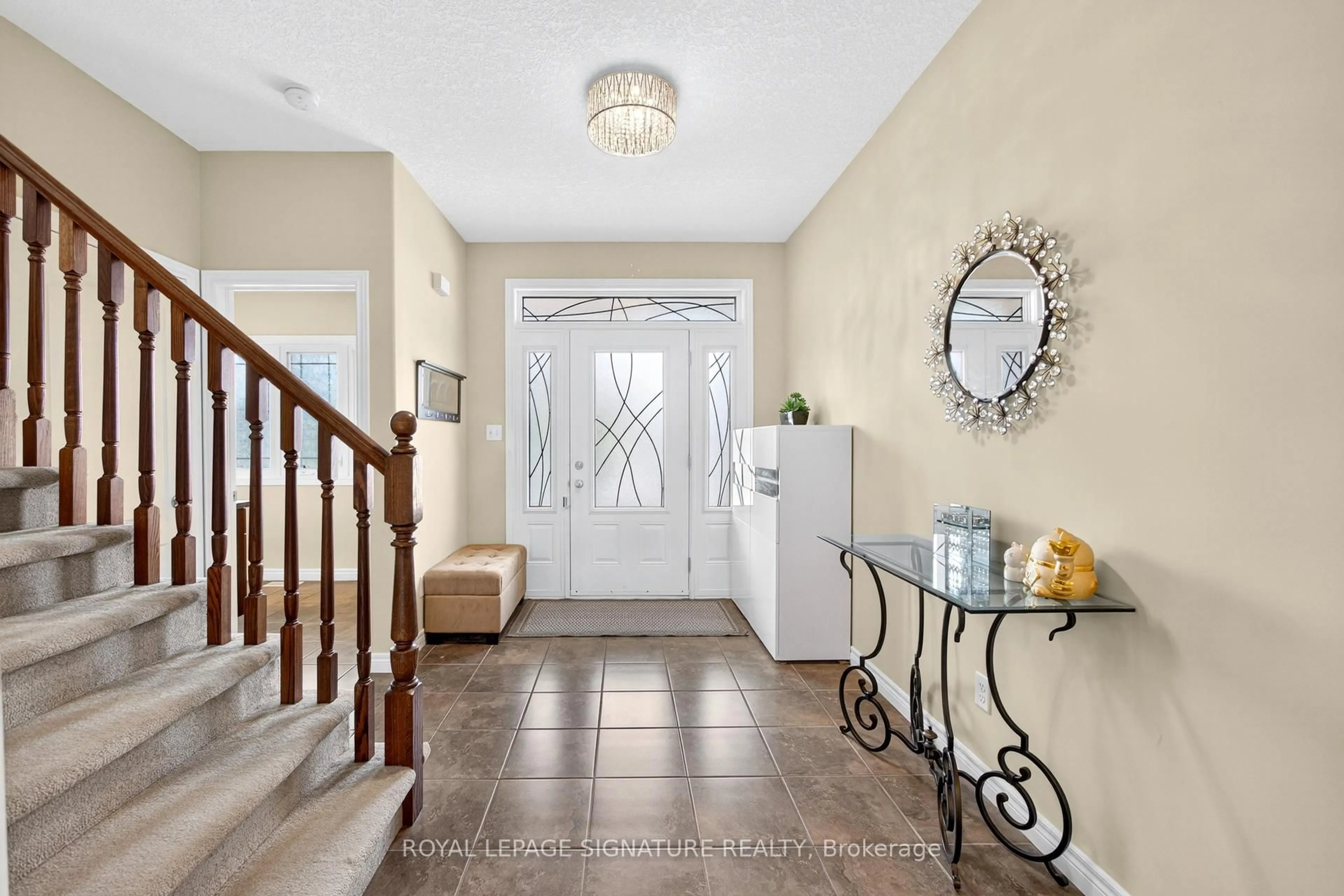Indoor entryway for 408 Gravel Ridge Tr, Kitchener Ontario N2E 0B2