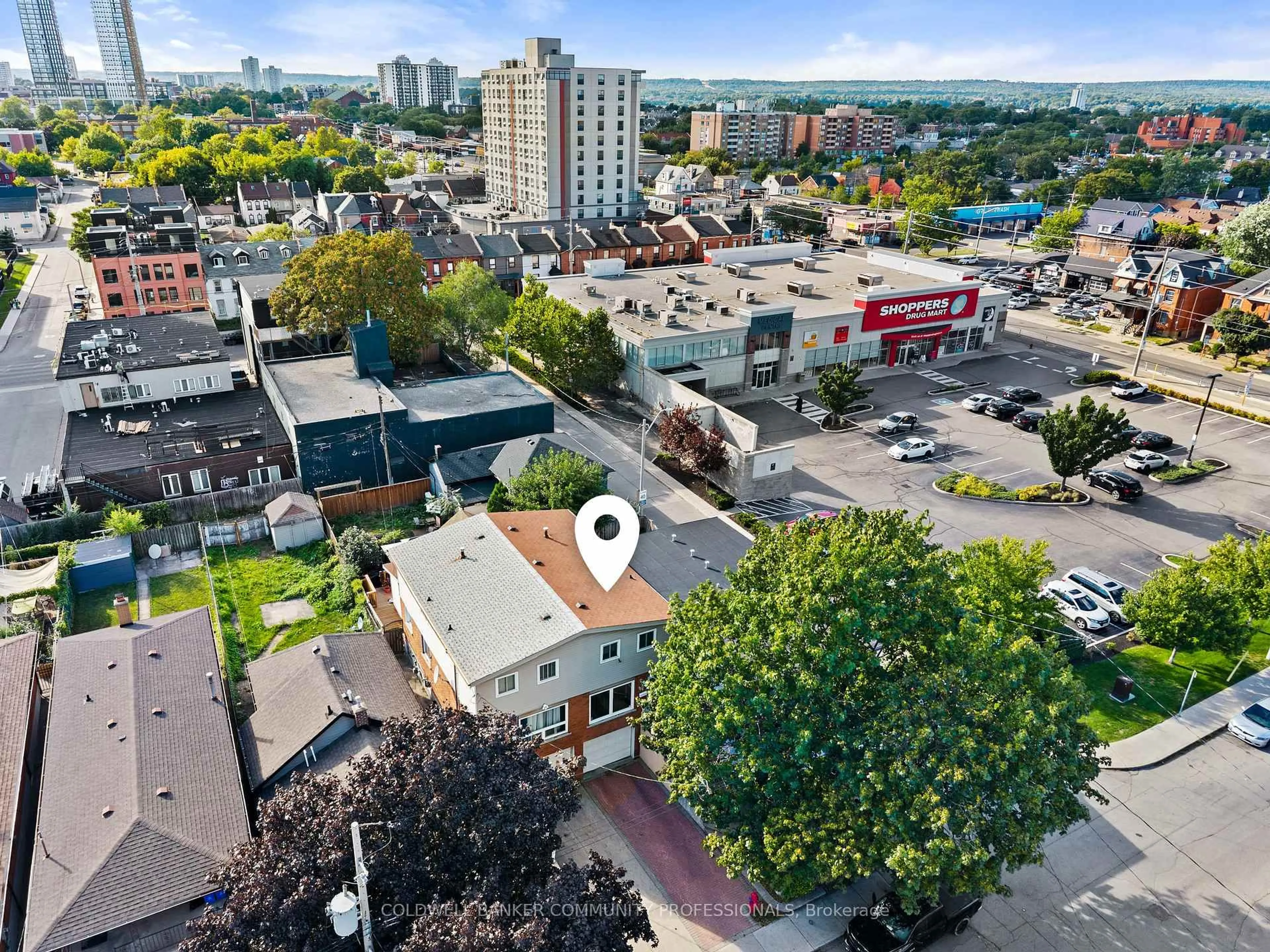 A pic from outside/outdoor area/front of a property/back of a property/a pic from drone, city buildings view from balcony for 135 West Ave, Hamilton Ontario L8L 5C4
