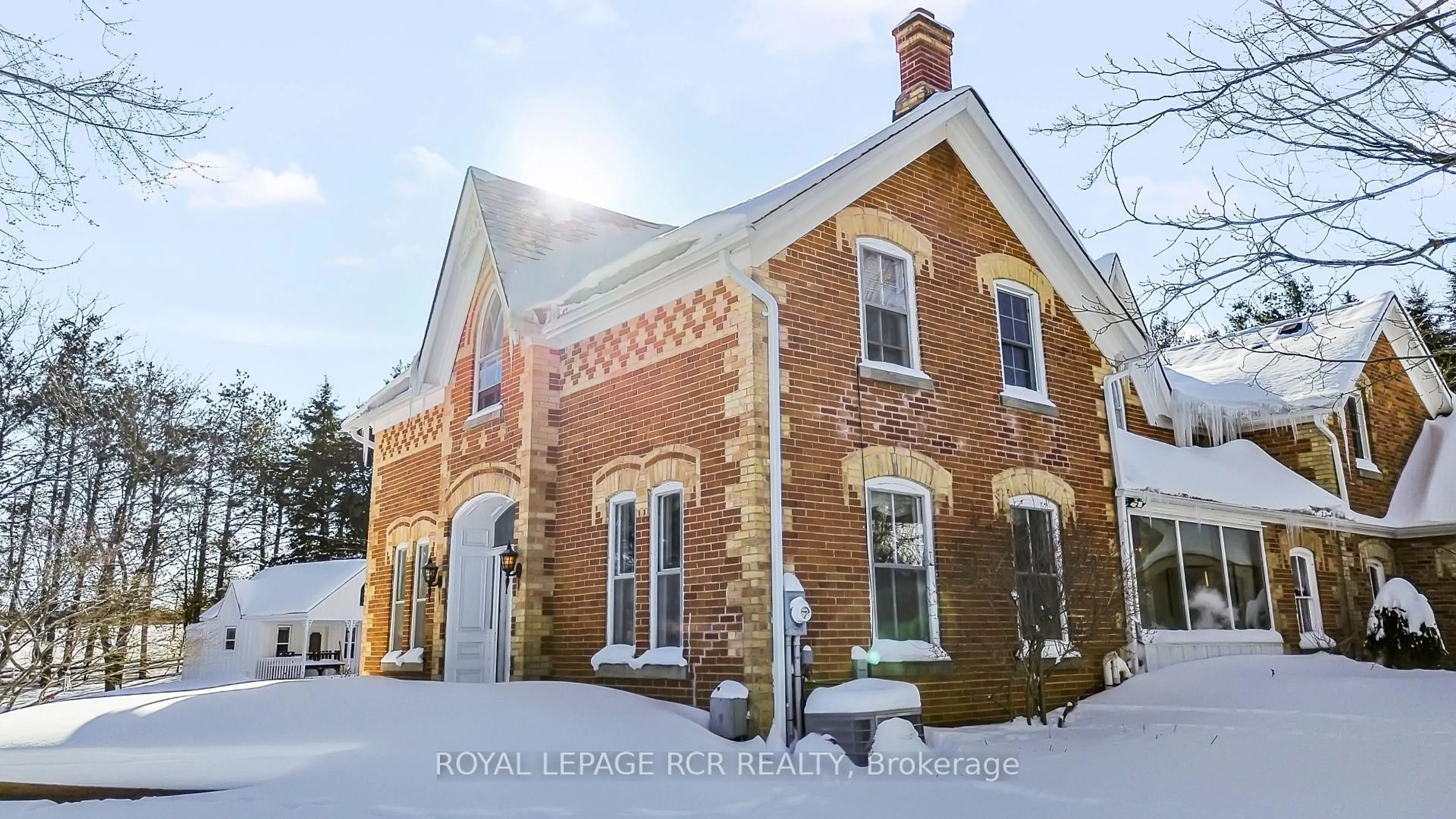 Home with brick exterior material, building for 6000 Eighth Line, Erin Ontario N0B 1S0