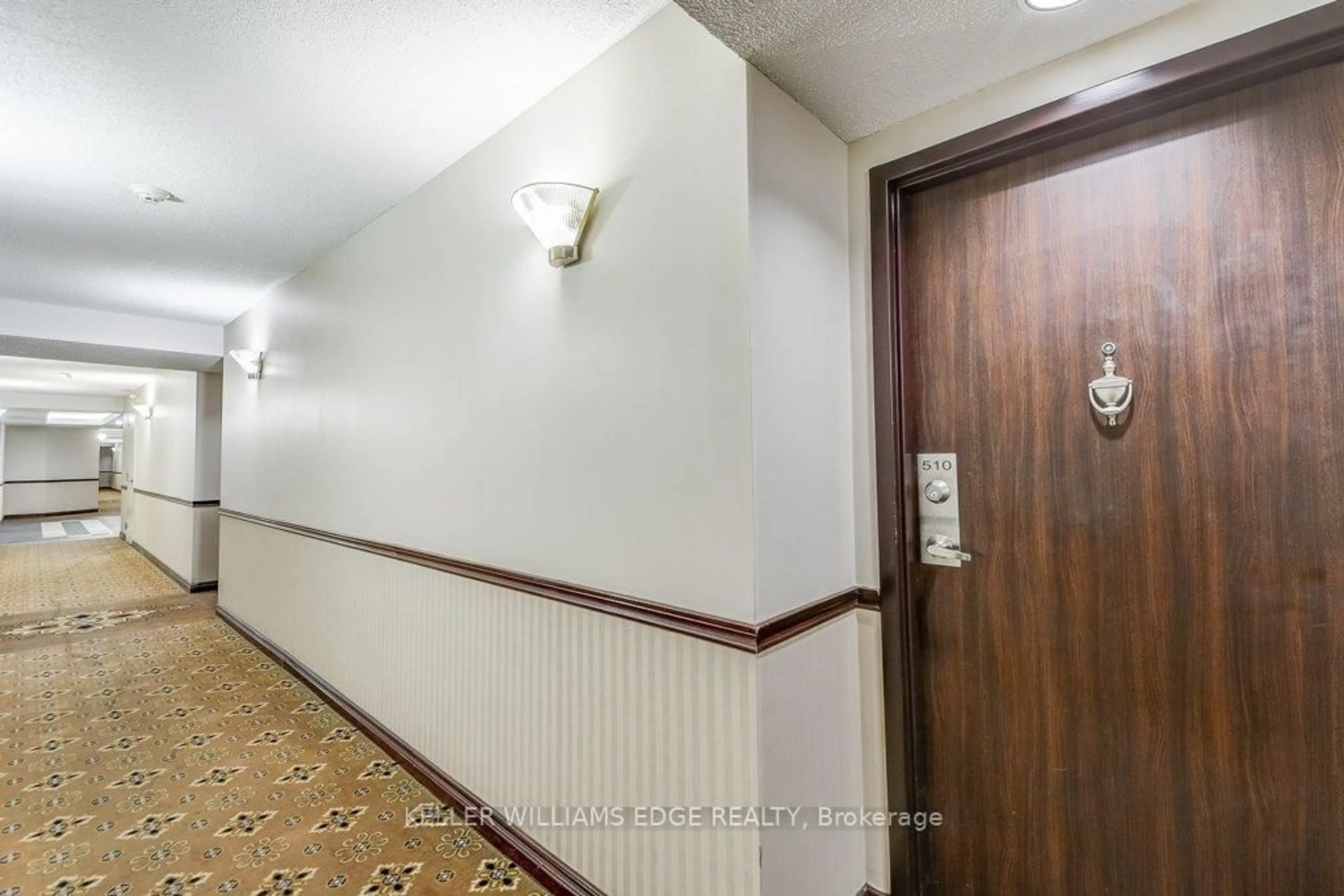 Indoor foyer for 495 Highway 8 #510, Hamilton Ontario L8G 5E1