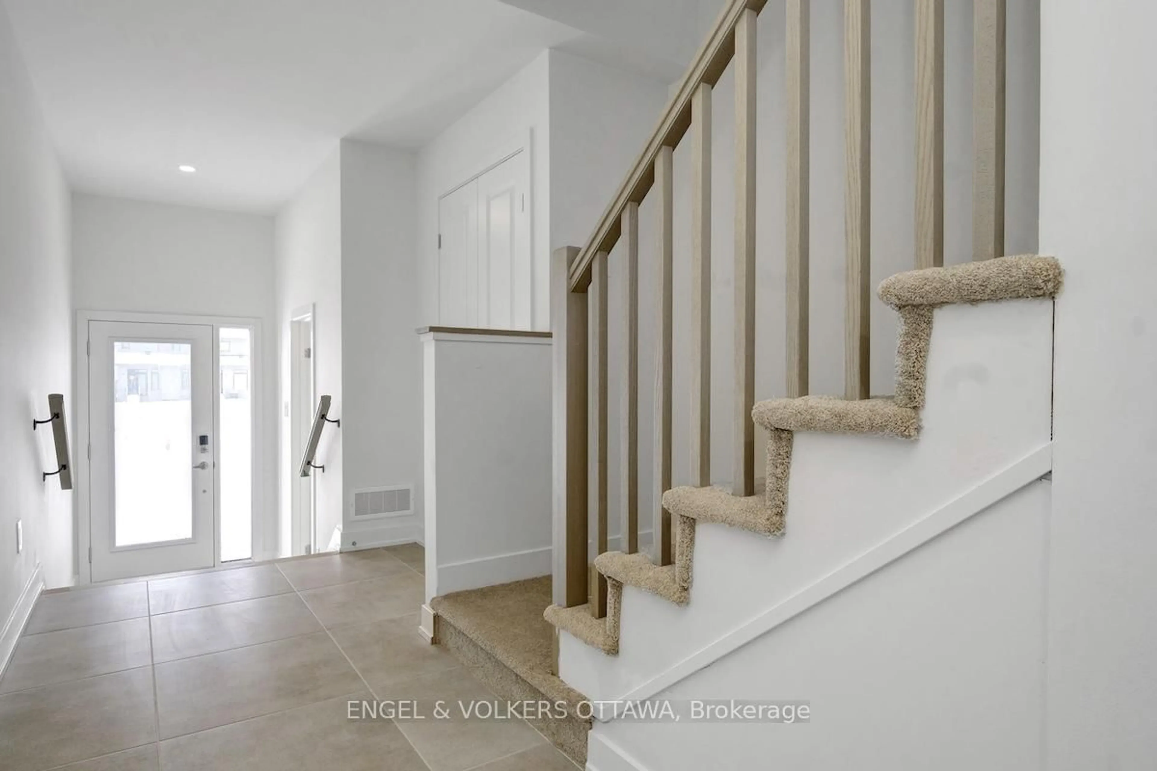 Stairs for 584 Arbia Rdge, Kanata Ontario K2S 2S4