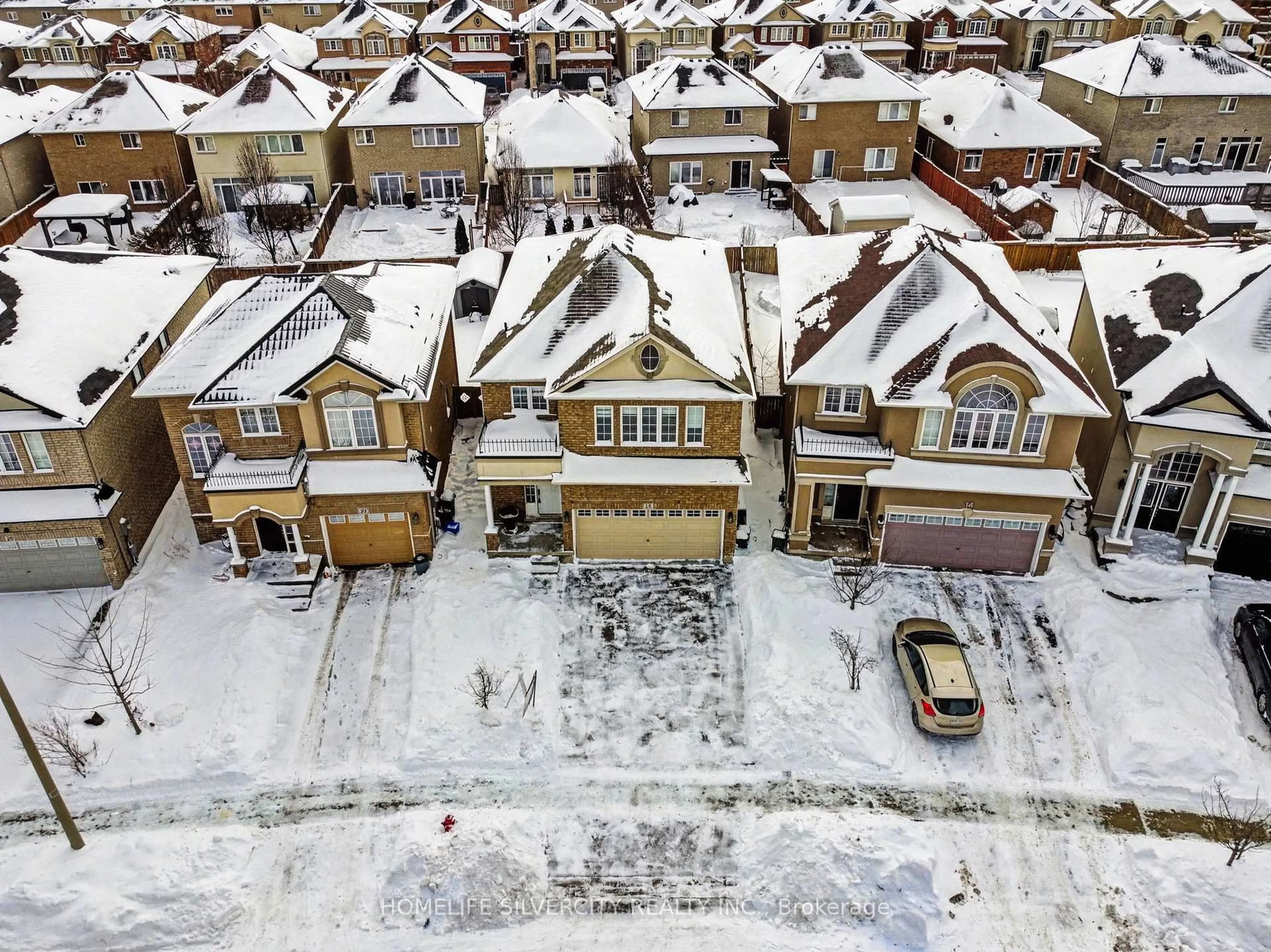 A pic from outside/outdoor area/front of a property/back of a property/a pic from drone, street for 18 House Lane, Hamilton Ontario L9K 0G1