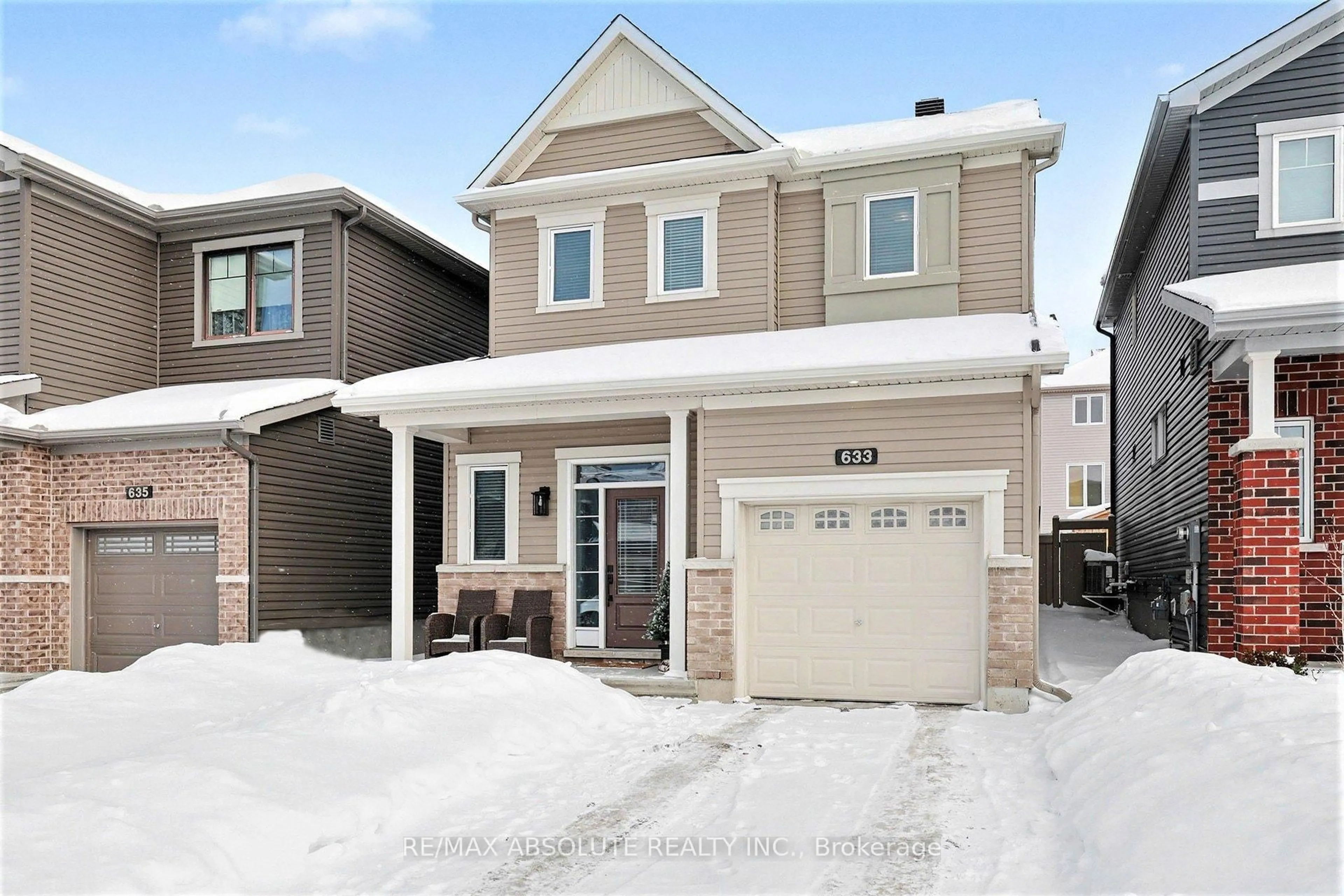 Home with brick exterior material, street for 633 Geranium Walk, Stittsville Ontario K2S 2J3