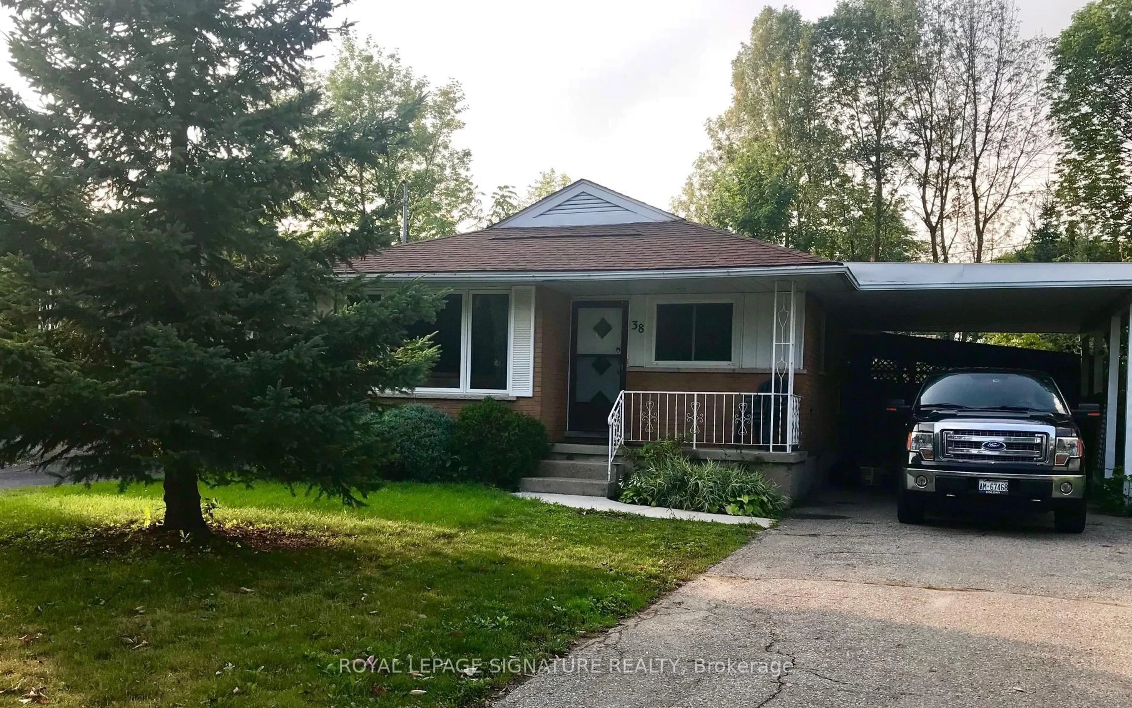 Home with vinyl exterior material, street for 38 High St, Waterloo Ontario N2L 3X8