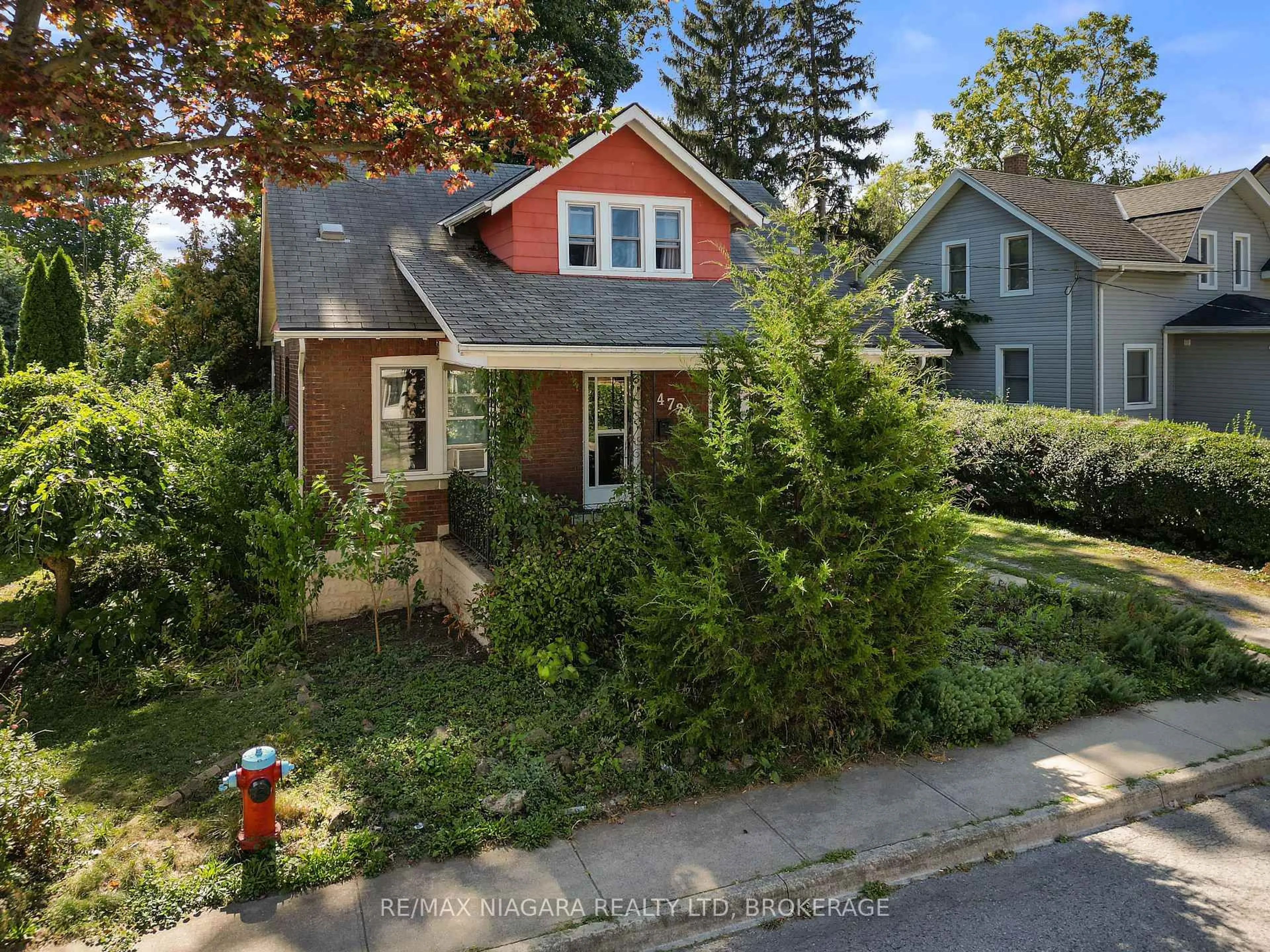 Home with brick exterior material, street for 4722 Ryerson Cres, Niagara Falls Ontario L2E 1E5