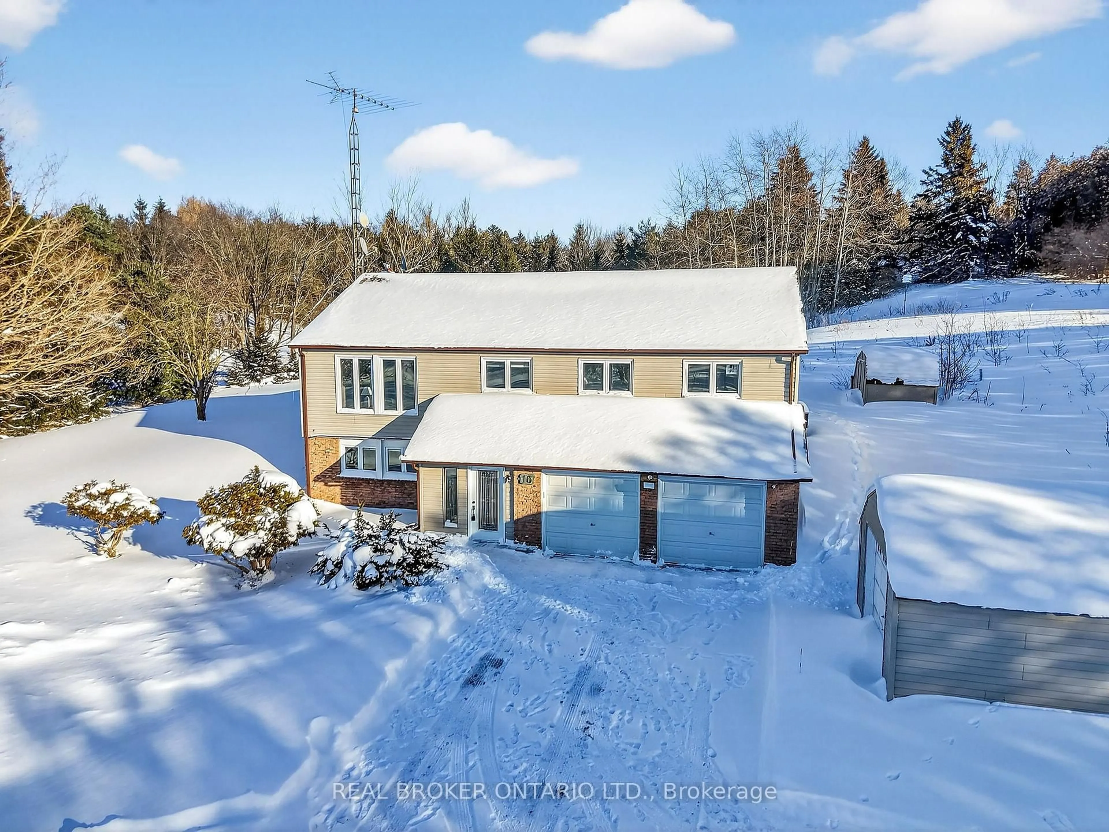 A pic from outside/outdoor area/front of a property/back of a property/a pic from drone, building for 16 Old Carriage Rd, East Garafraxa Ontario L9W 5A3