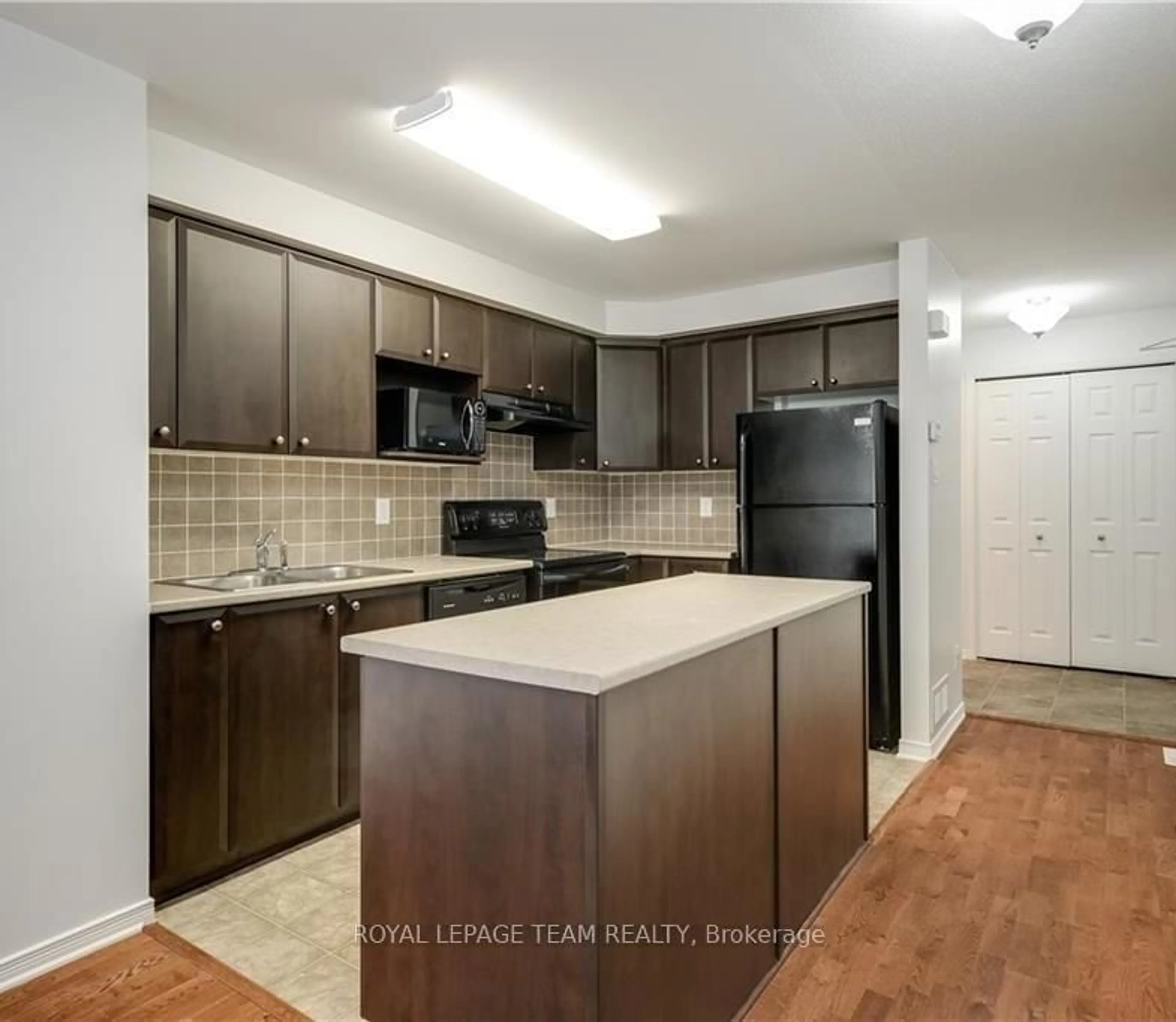 Standard kitchen, unknown for 108 Windswept Private, Ottawa Ontario K1V 0Z4