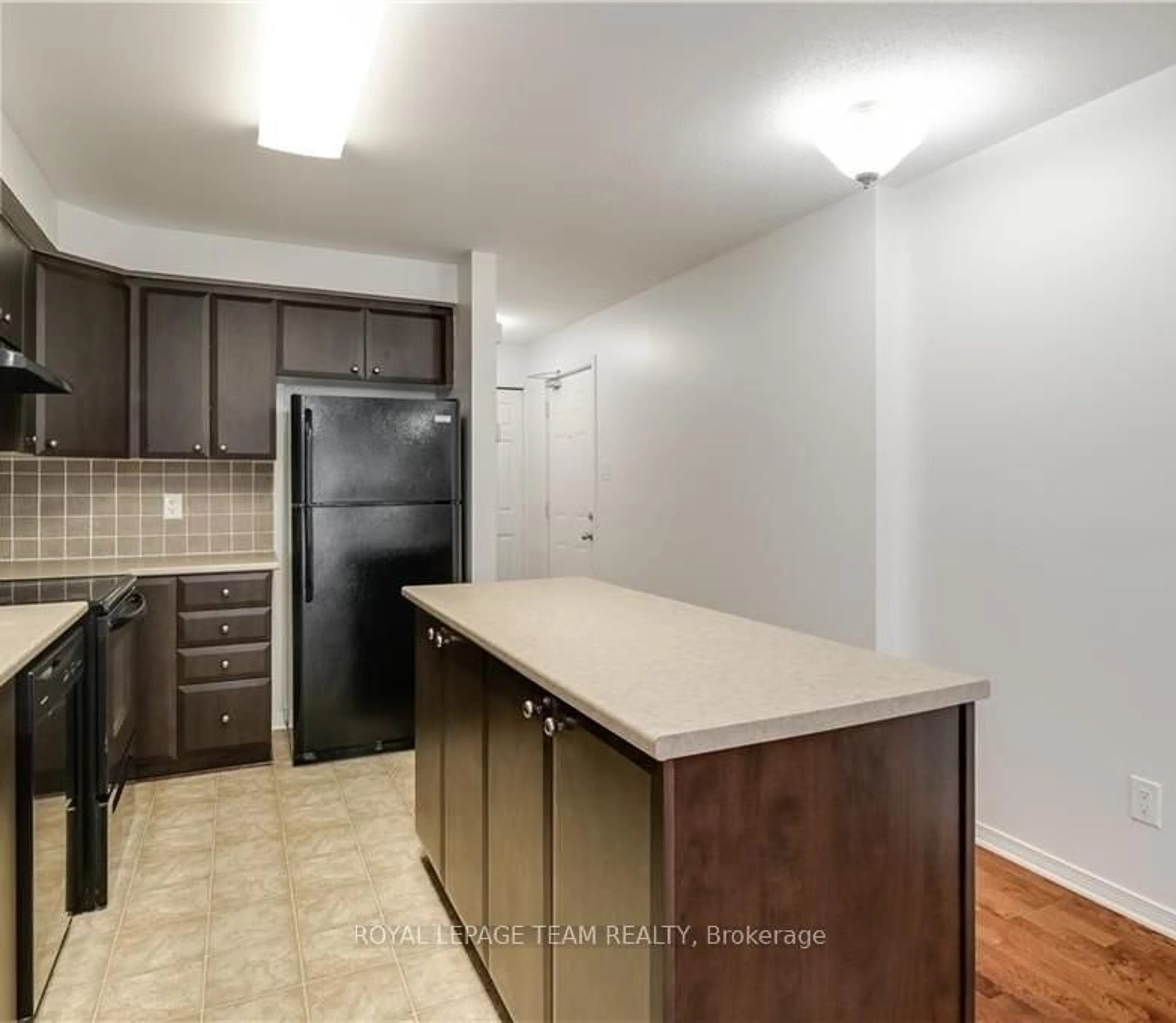 Standard kitchen, unknown for 108 Windswept Private, Ottawa Ontario K1V 0Z4