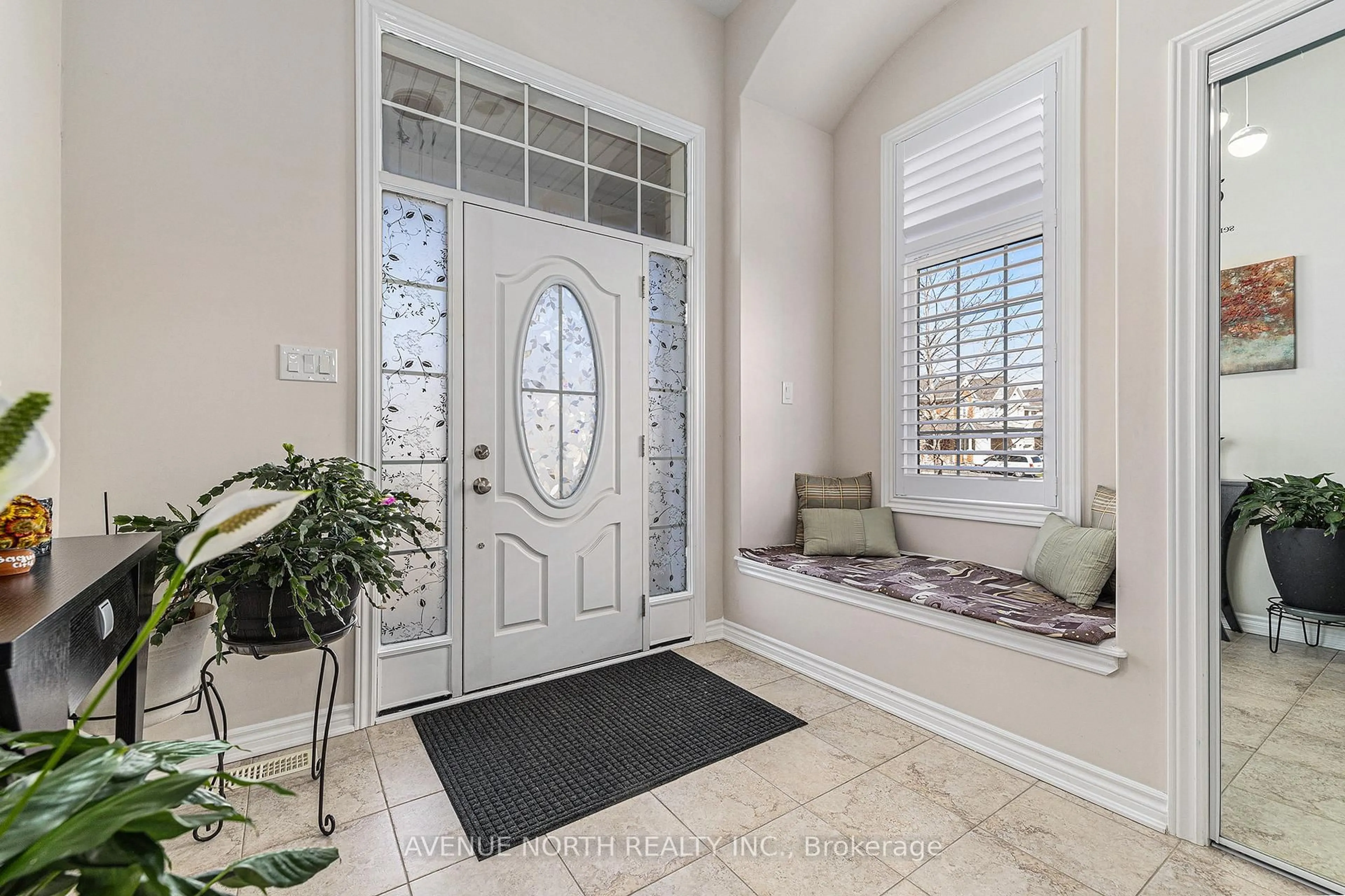 Indoor entryway for 30 Solaris Dr, Ottawa Ontario K2M 0L6