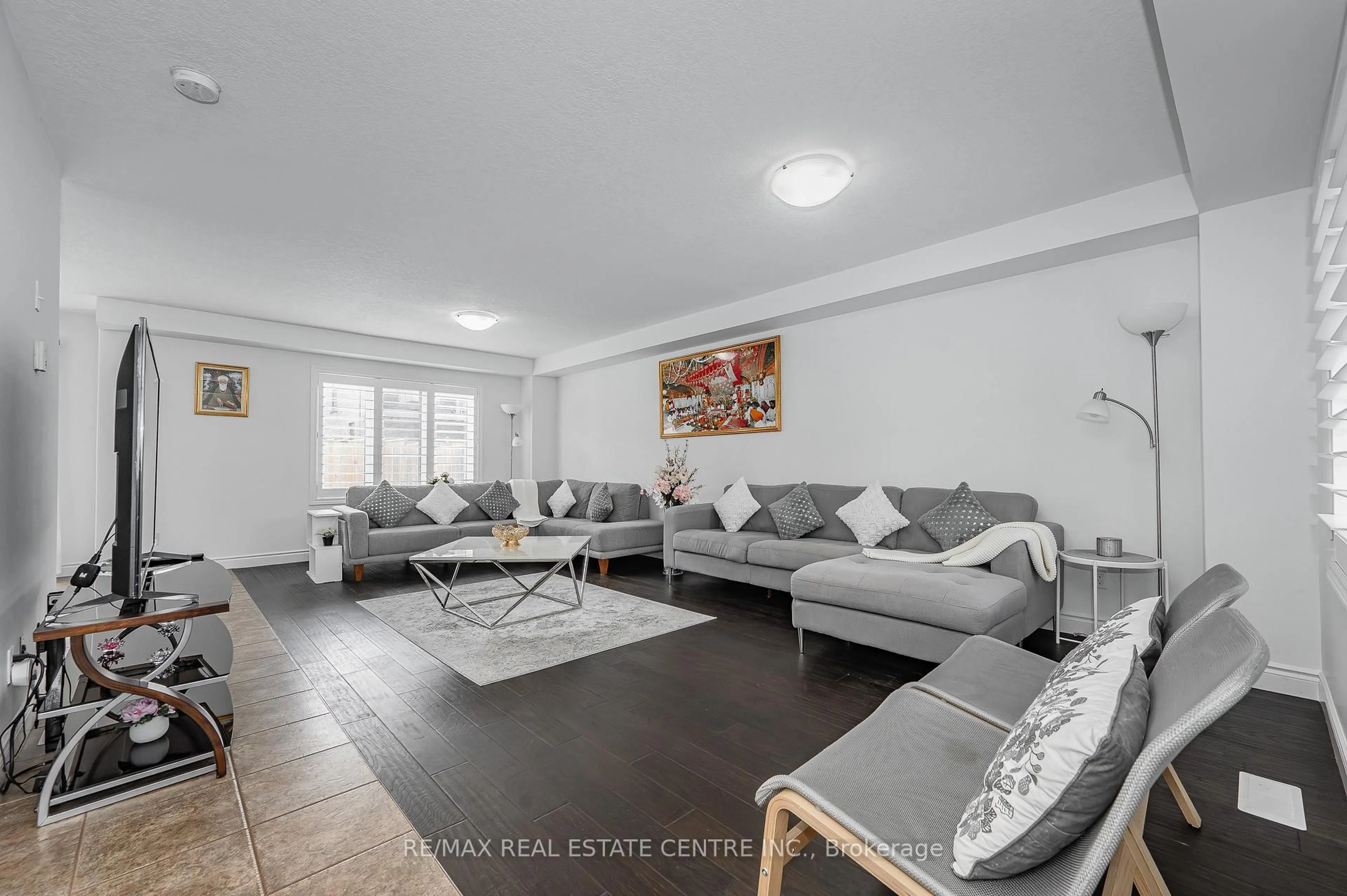 Living room with furniture, unknown for 854 Springbank Ave, Woodstock Ontario N4T 1T5