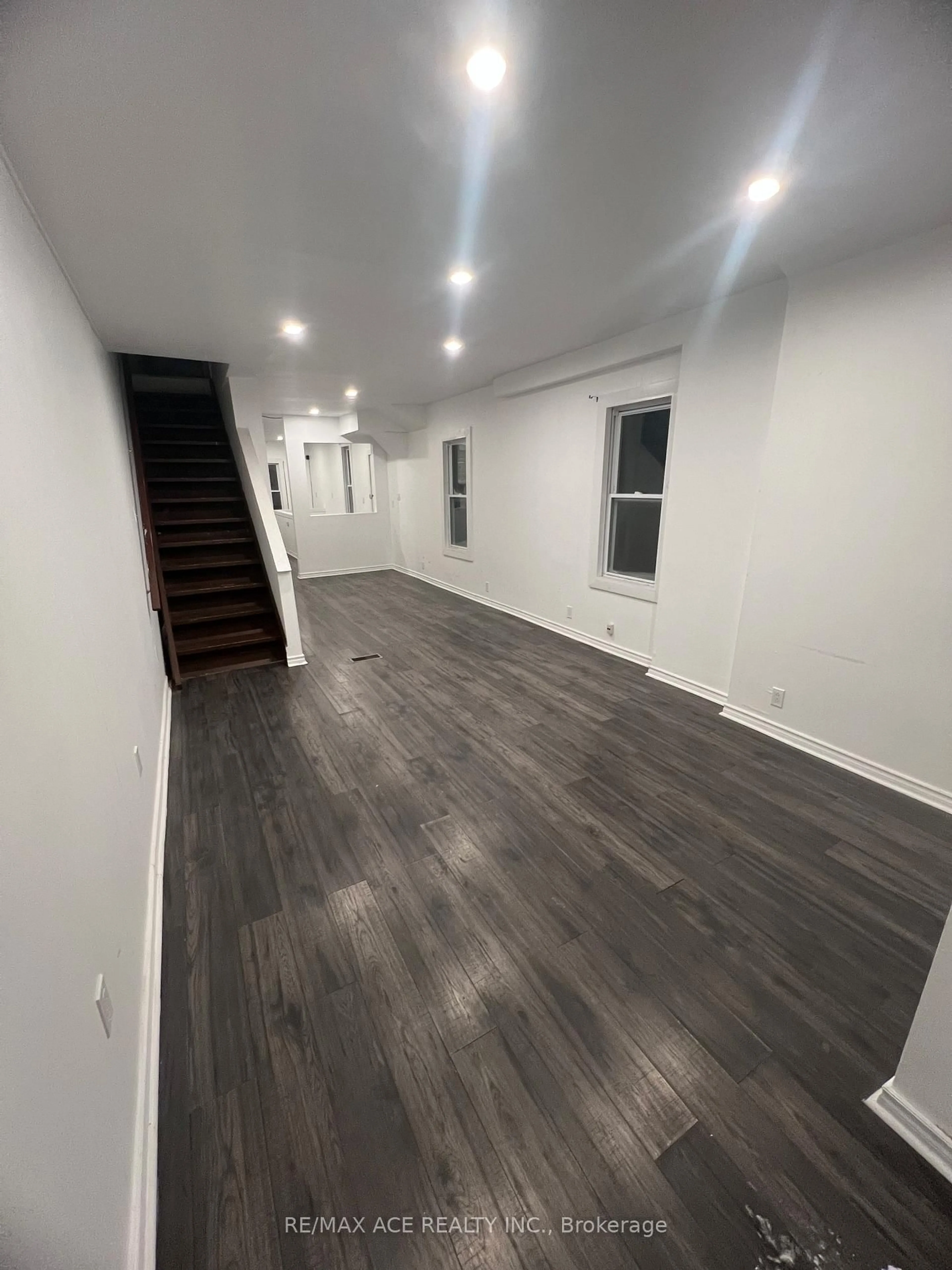 A pic of a room for 5671-5673 Desson Ave, Niagara Falls Ontario L2G 3T3