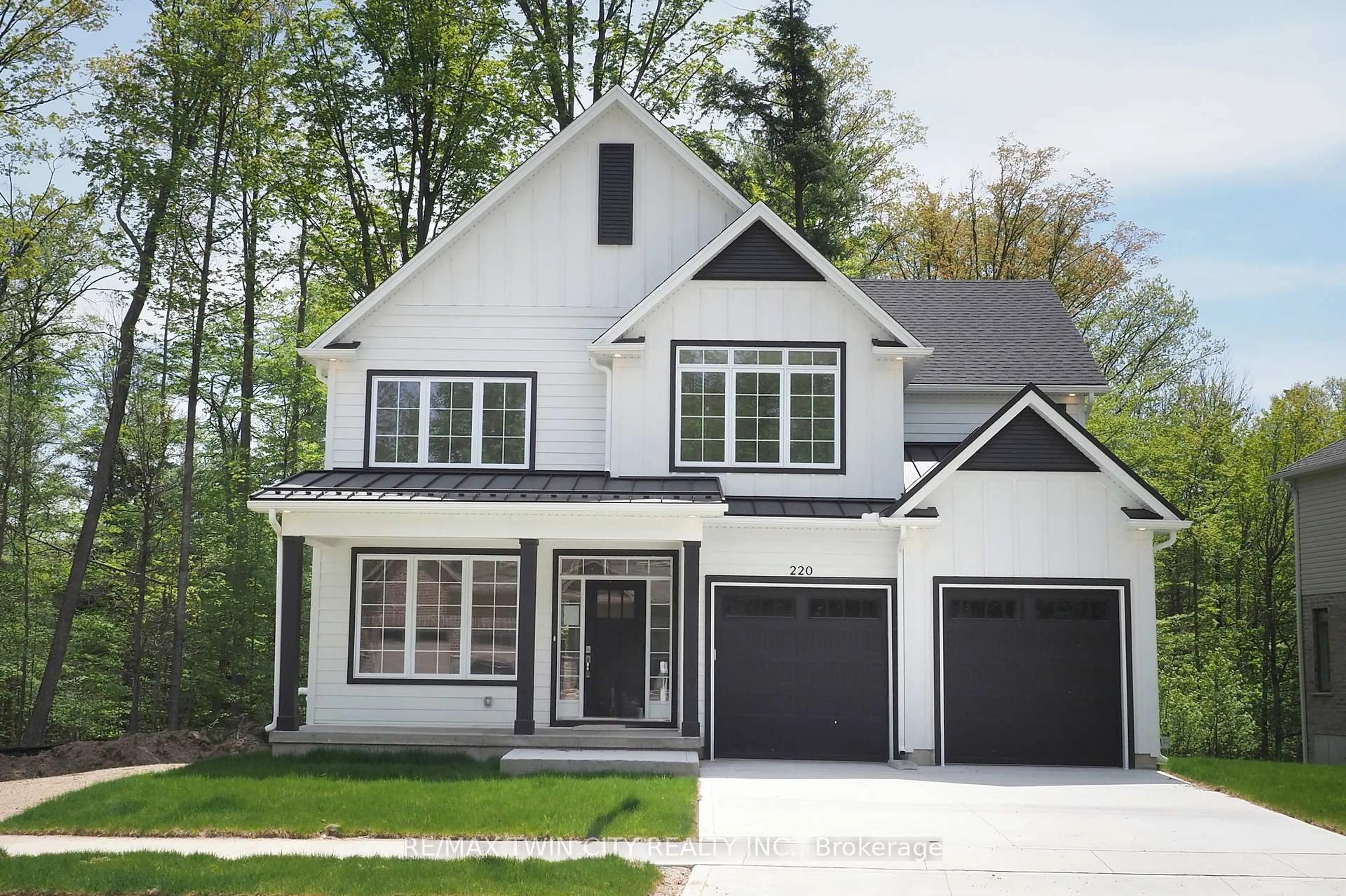 Home with vinyl exterior material, street for 220 JEFFREY Pl, Kitchener Ontario N2C 2T7