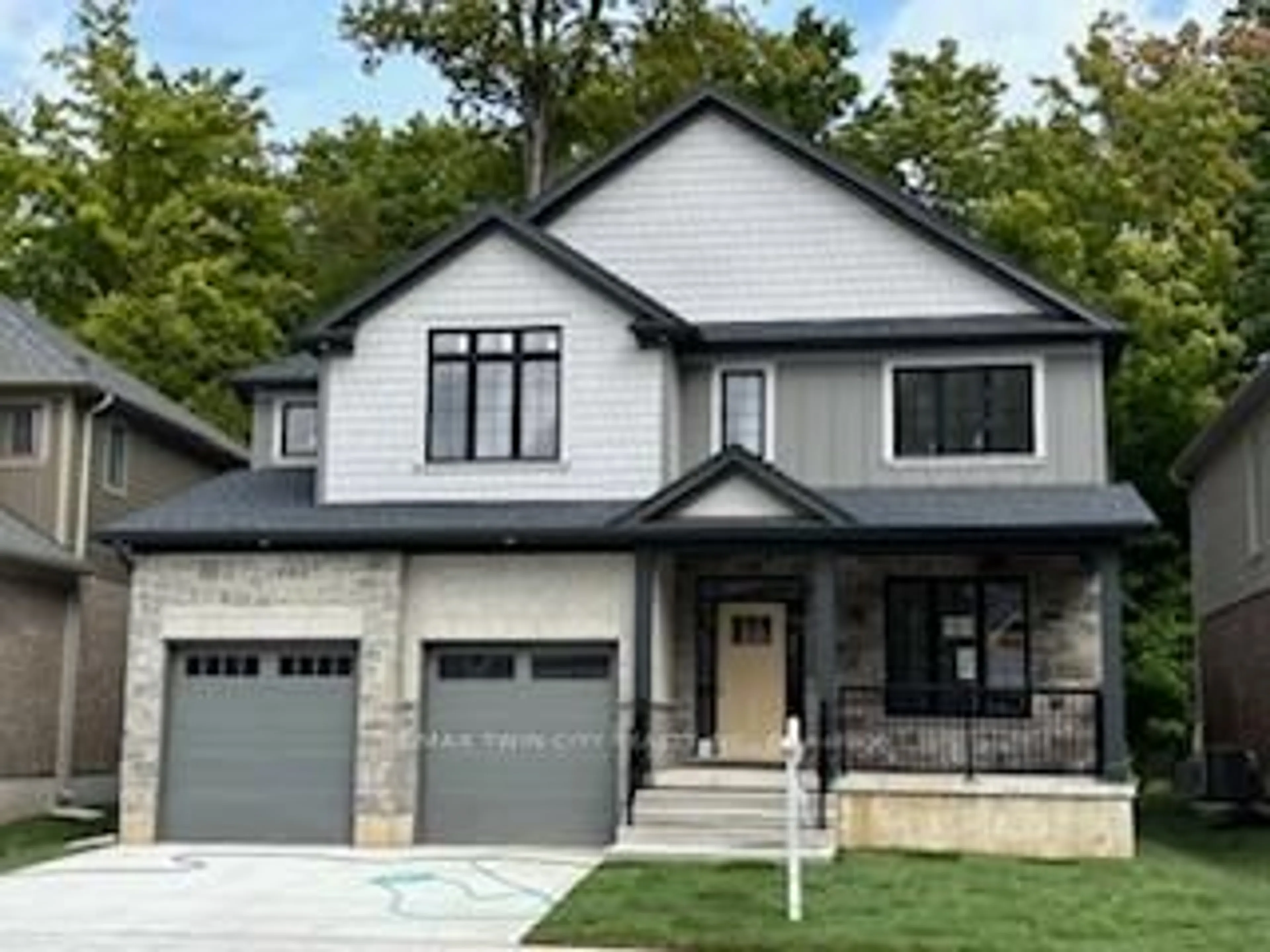 Home with vinyl exterior material, street for 217 JEFFREY Pl, Kitchener Ontario N2C 2T7