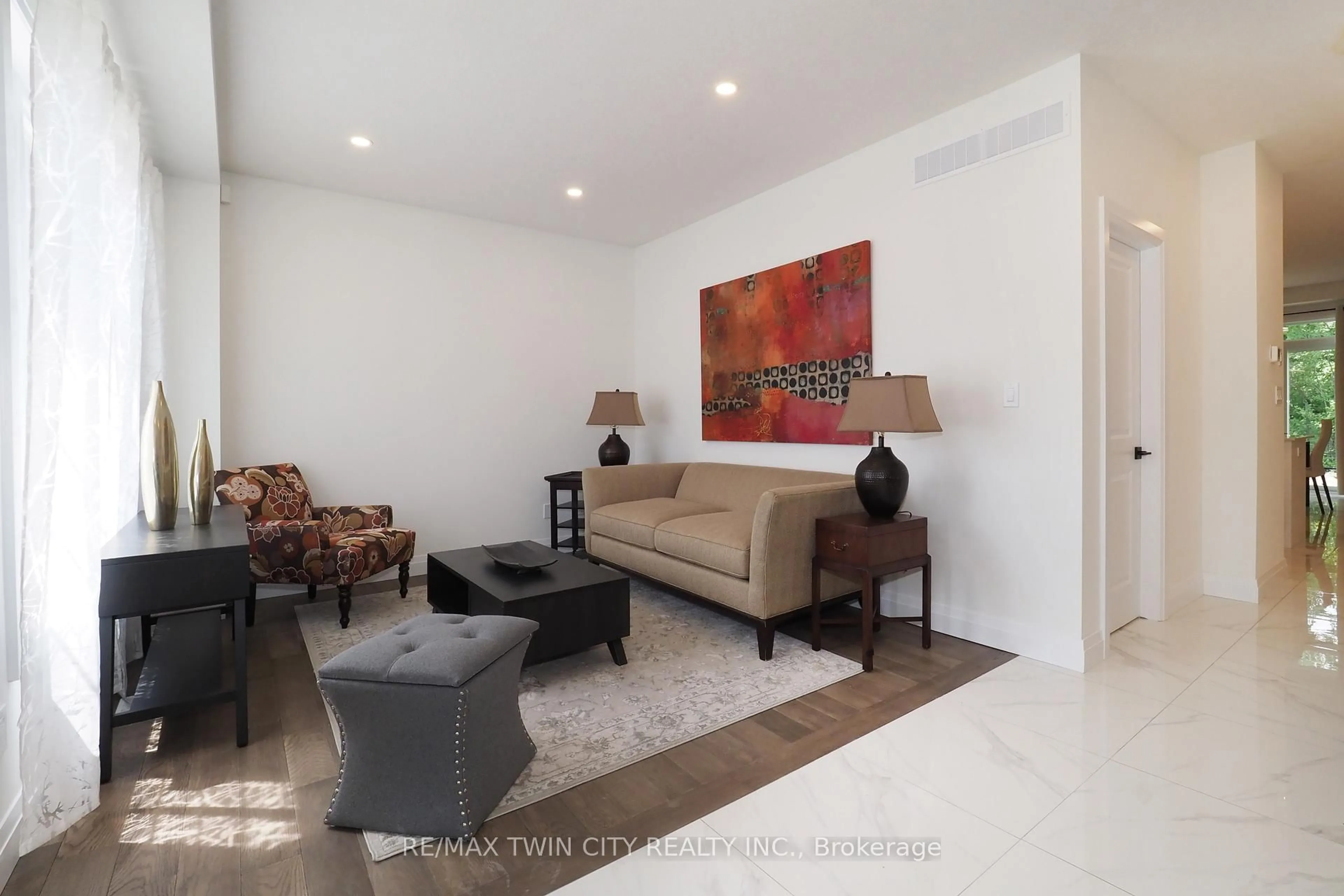 Living room with furniture, unknown for 217 JEFFREY Pl, Kitchener Ontario N2C 2T7