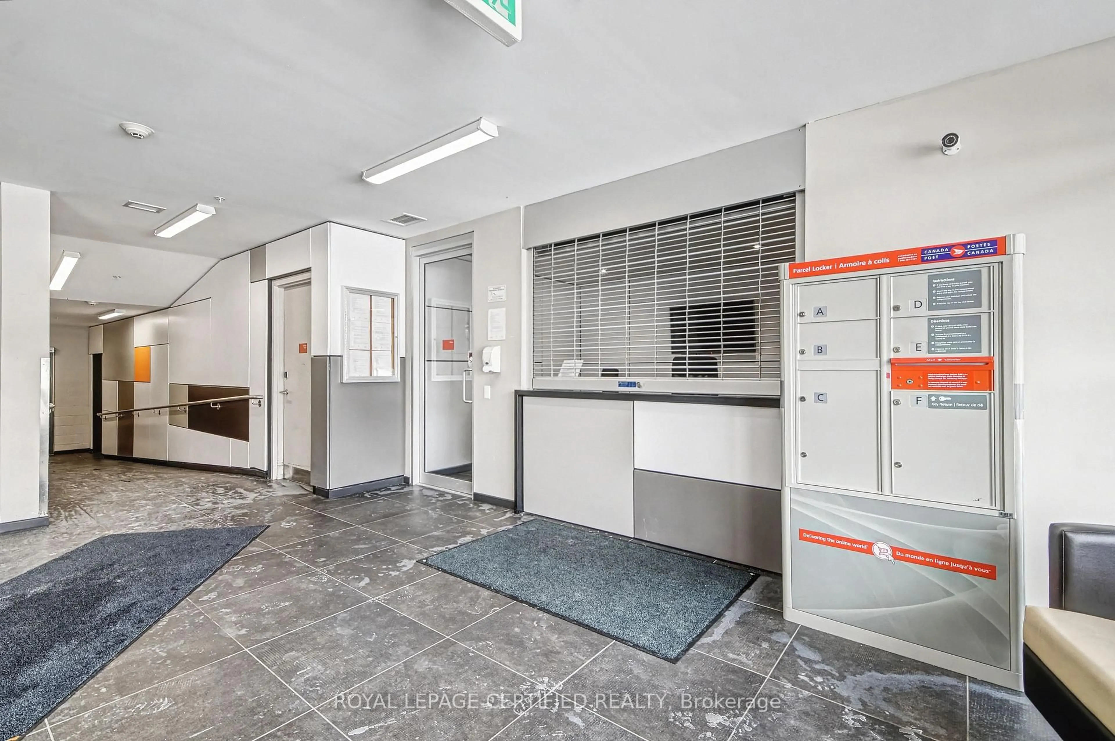 Indoor foyer for 1291 Gordon St #204, Guelph Ontario N1L 0M5