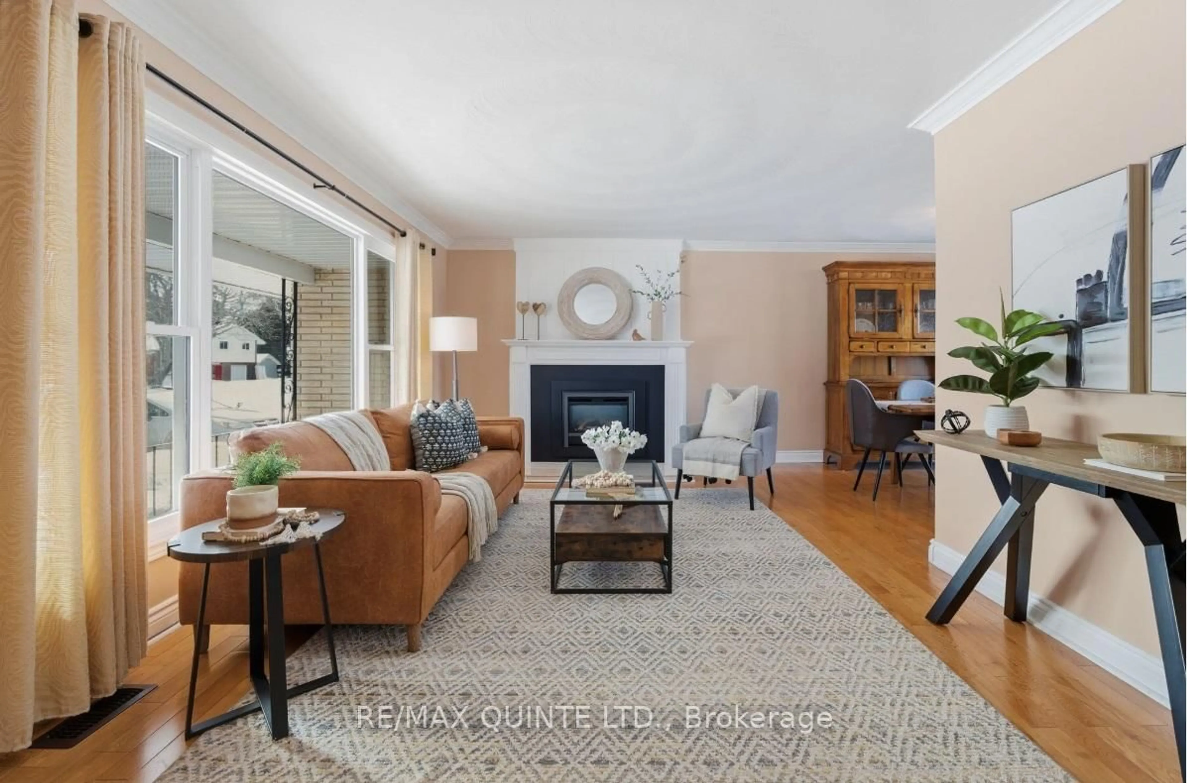 Living room with furniture, unknown for 10 Dorthy Dr, Quinte West Ontario K8V 5P5