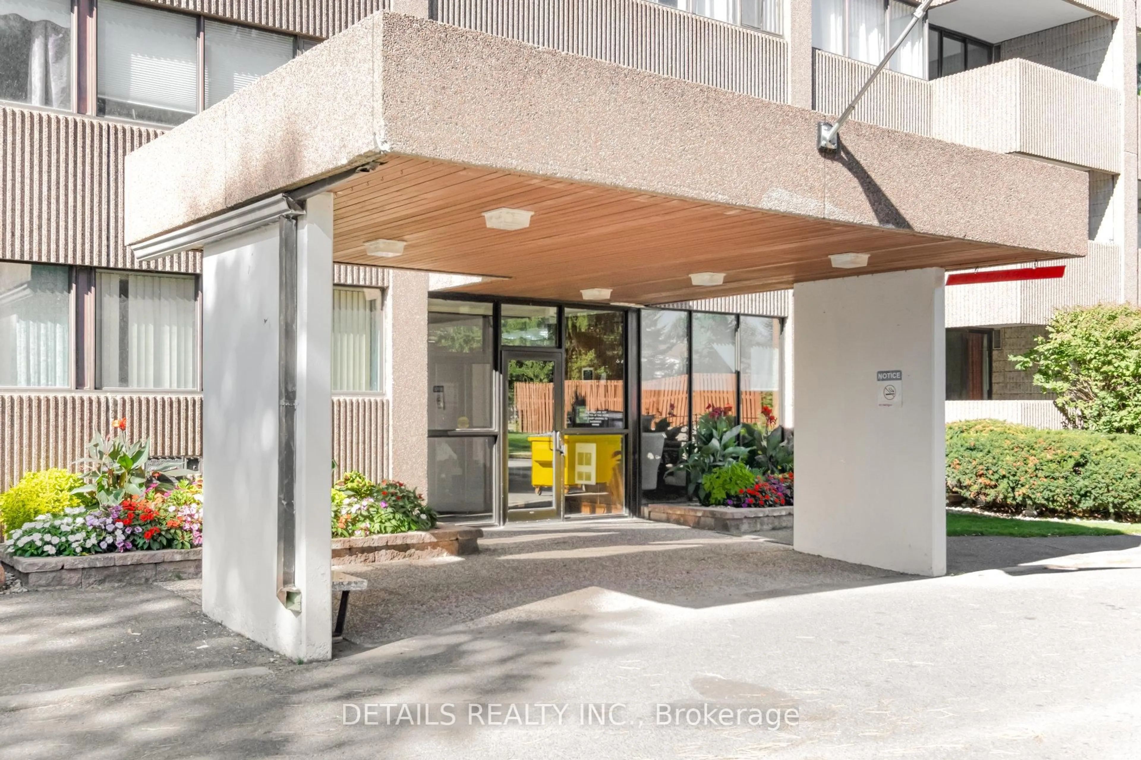 Indoor foyer for 1285 Cahill Dr #906, Ottawa Ontario K1V 9A7