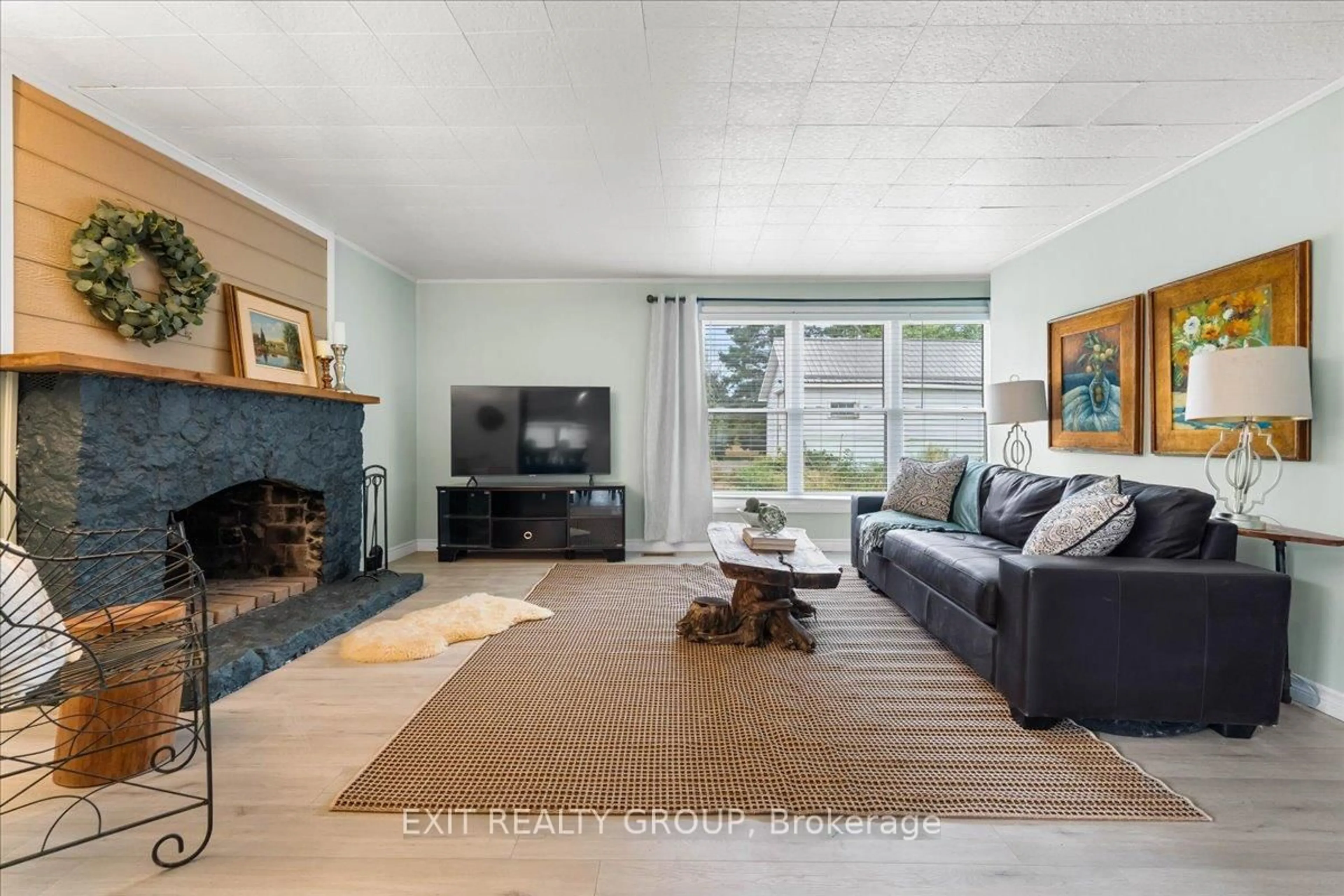 Living room with furniture, unknown for 364 Fish and Game Club Rd, Quinte West Ontario K0K 2B0