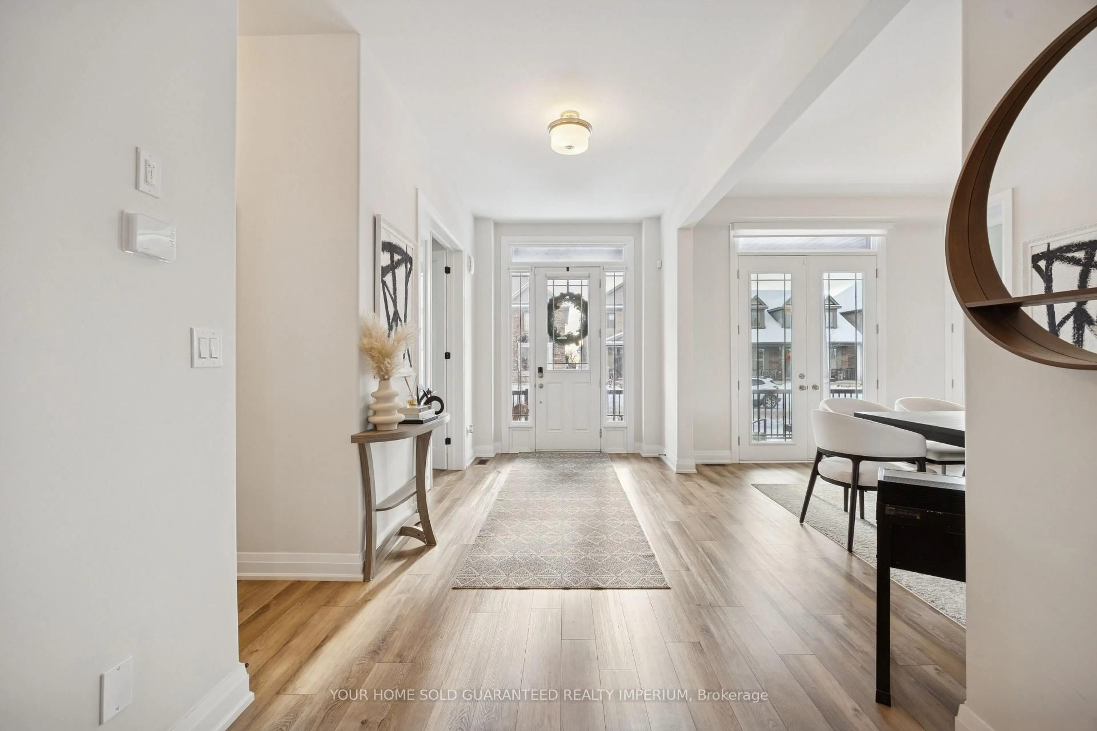 Indoor entryway for 202 Strachan St, Port Hope Ontario L1A 0E9