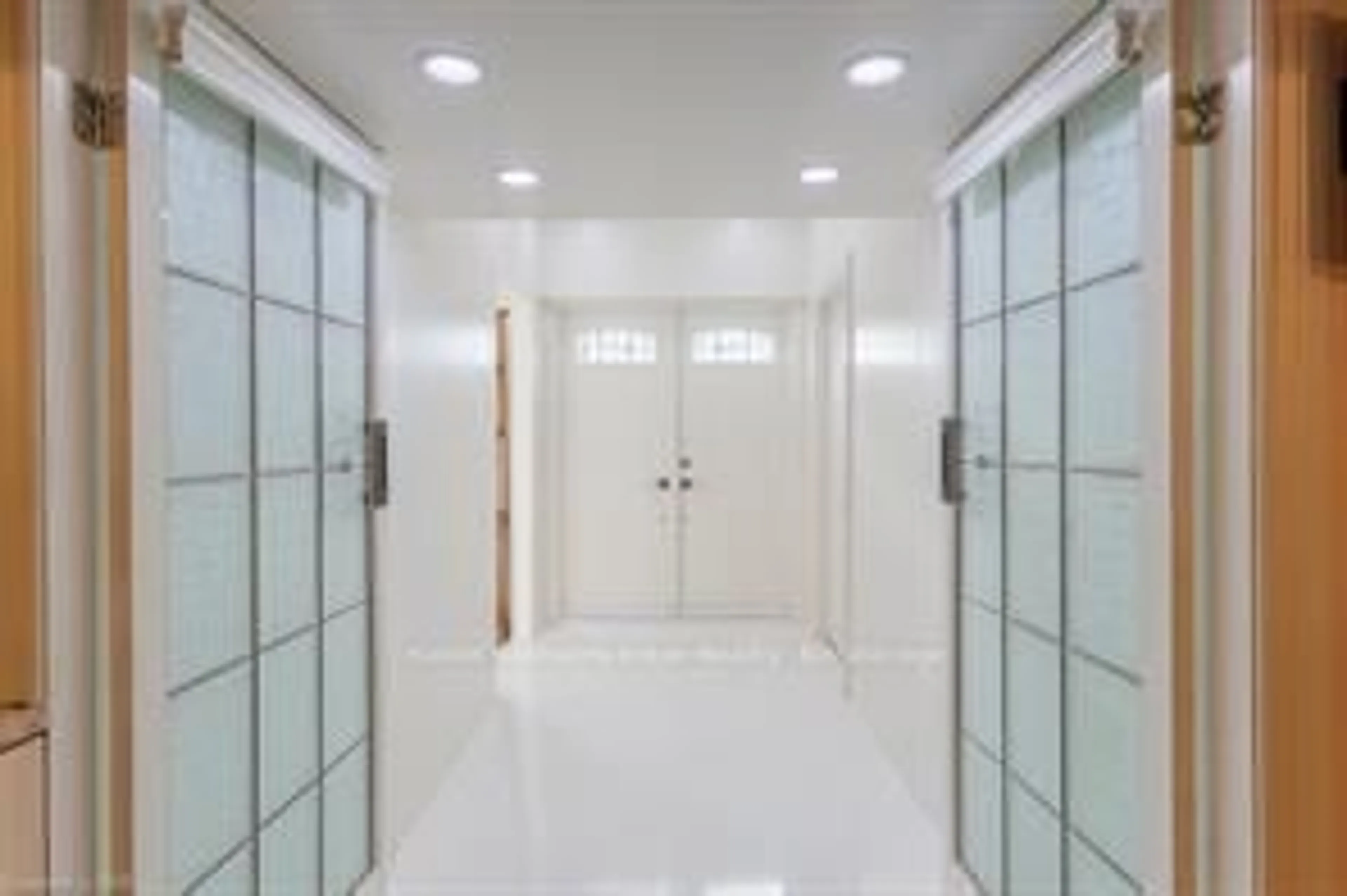 Indoor foyer for 150 Lottridge St, Hamilton Ontario L8L 6V4