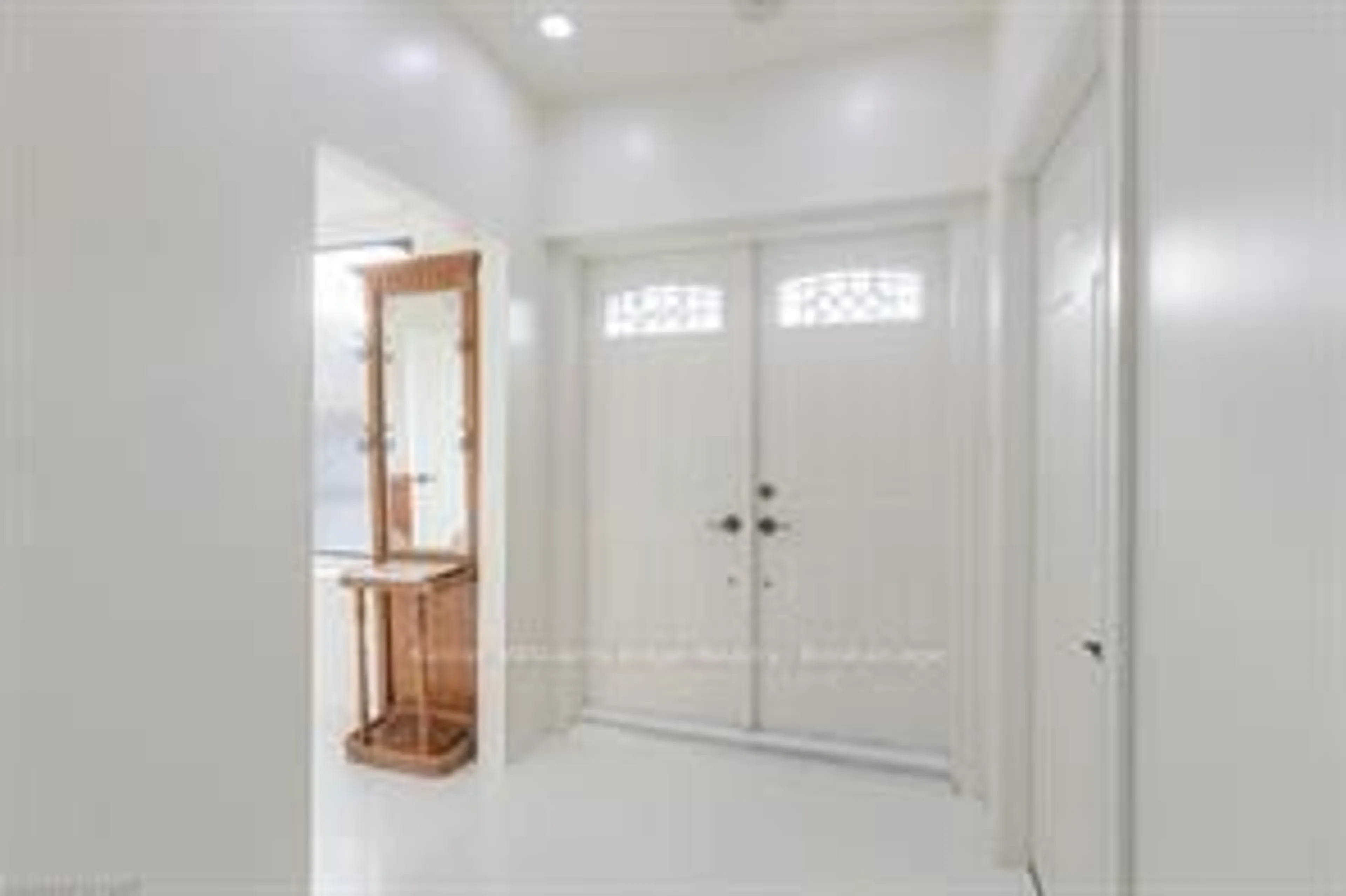 Indoor entryway for 150 Lottridge St, Hamilton Ontario L8L 6V4