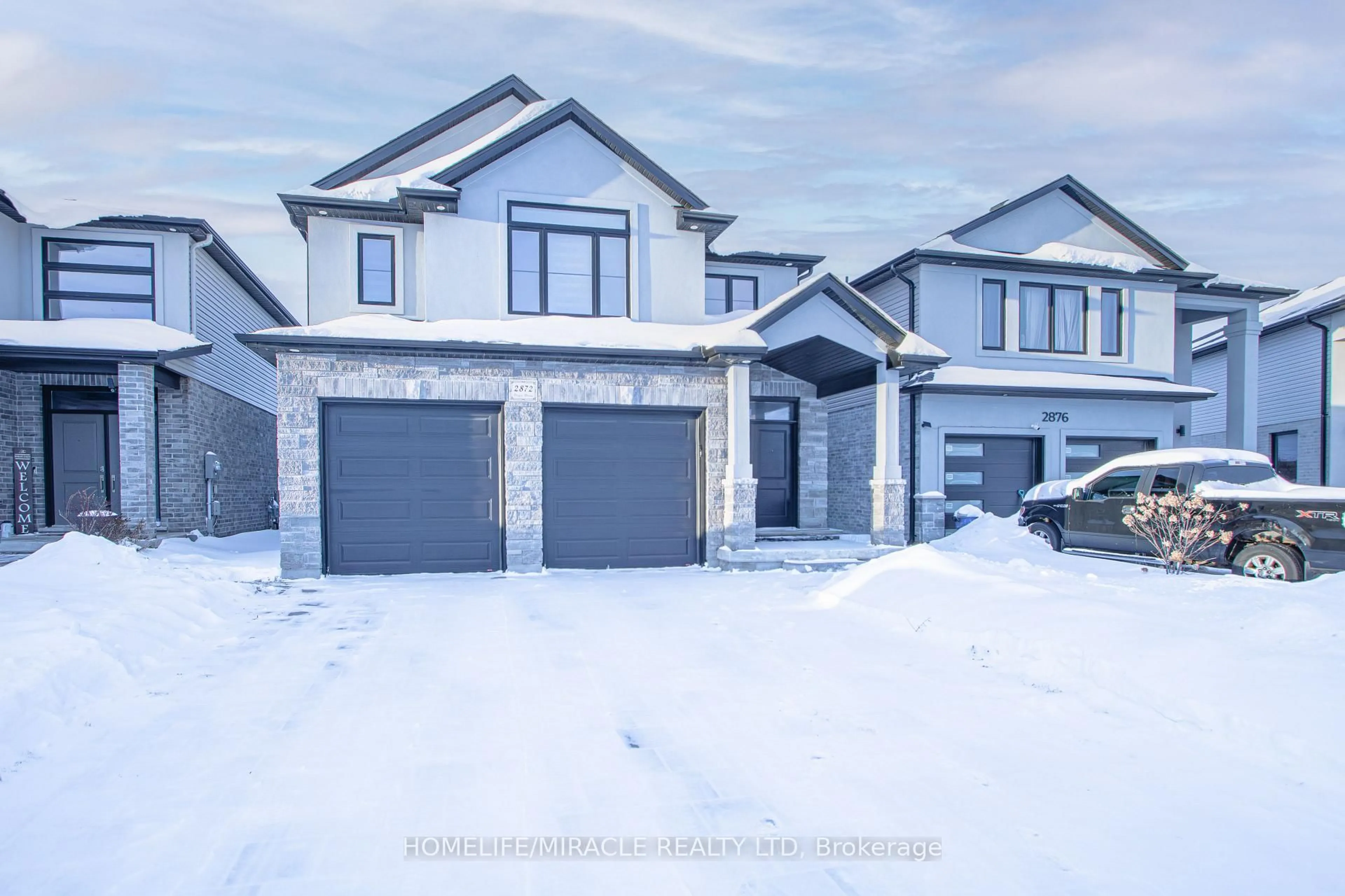 A pic from outside/outdoor area/front of a property/back of a property/a pic from drone, street for 2872 Doyle Dr, London South Ontario N6M 0G7