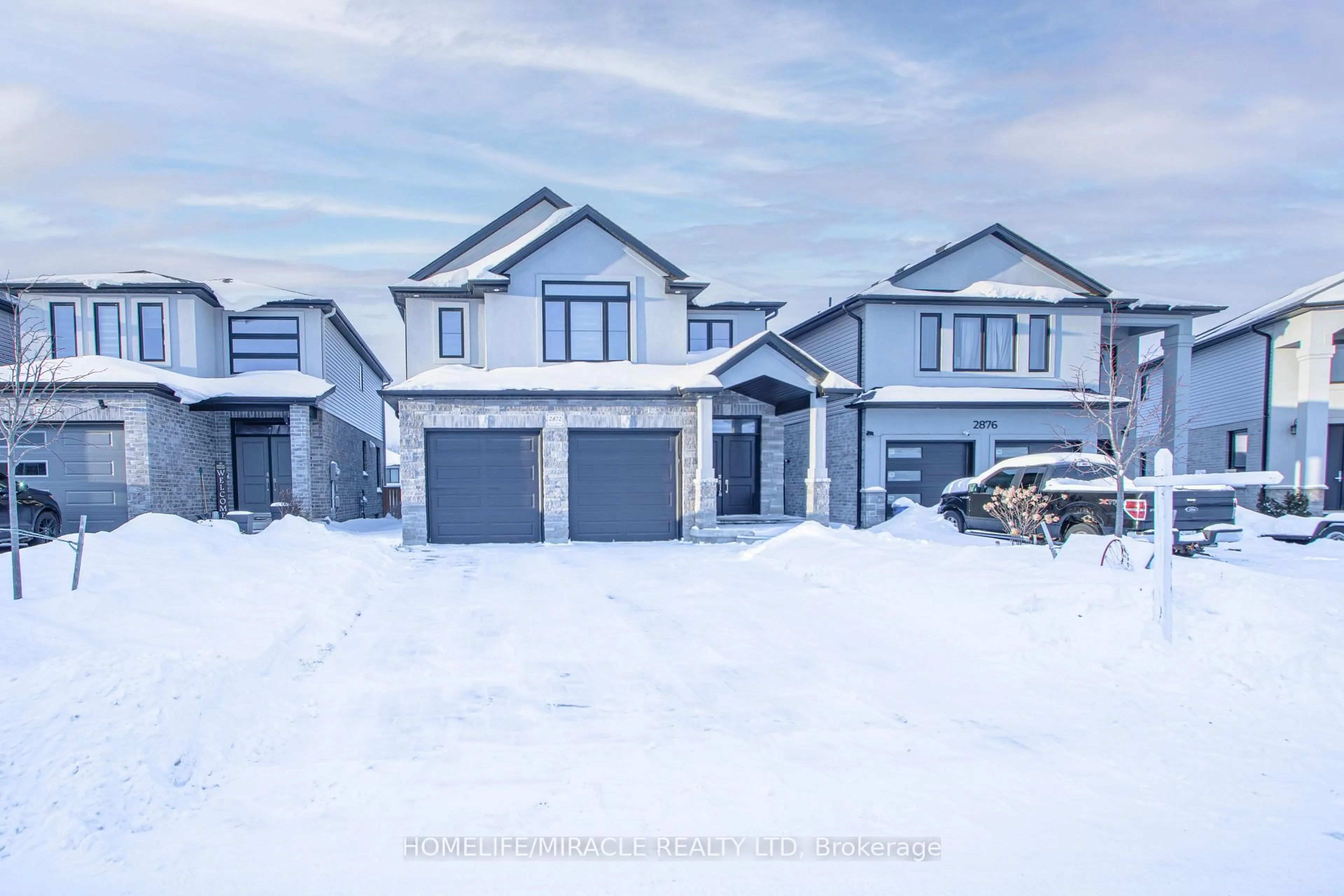 A pic from outside/outdoor area/front of a property/back of a property/a pic from drone, street for 2872 Doyle Dr, London South Ontario N6M 0G7