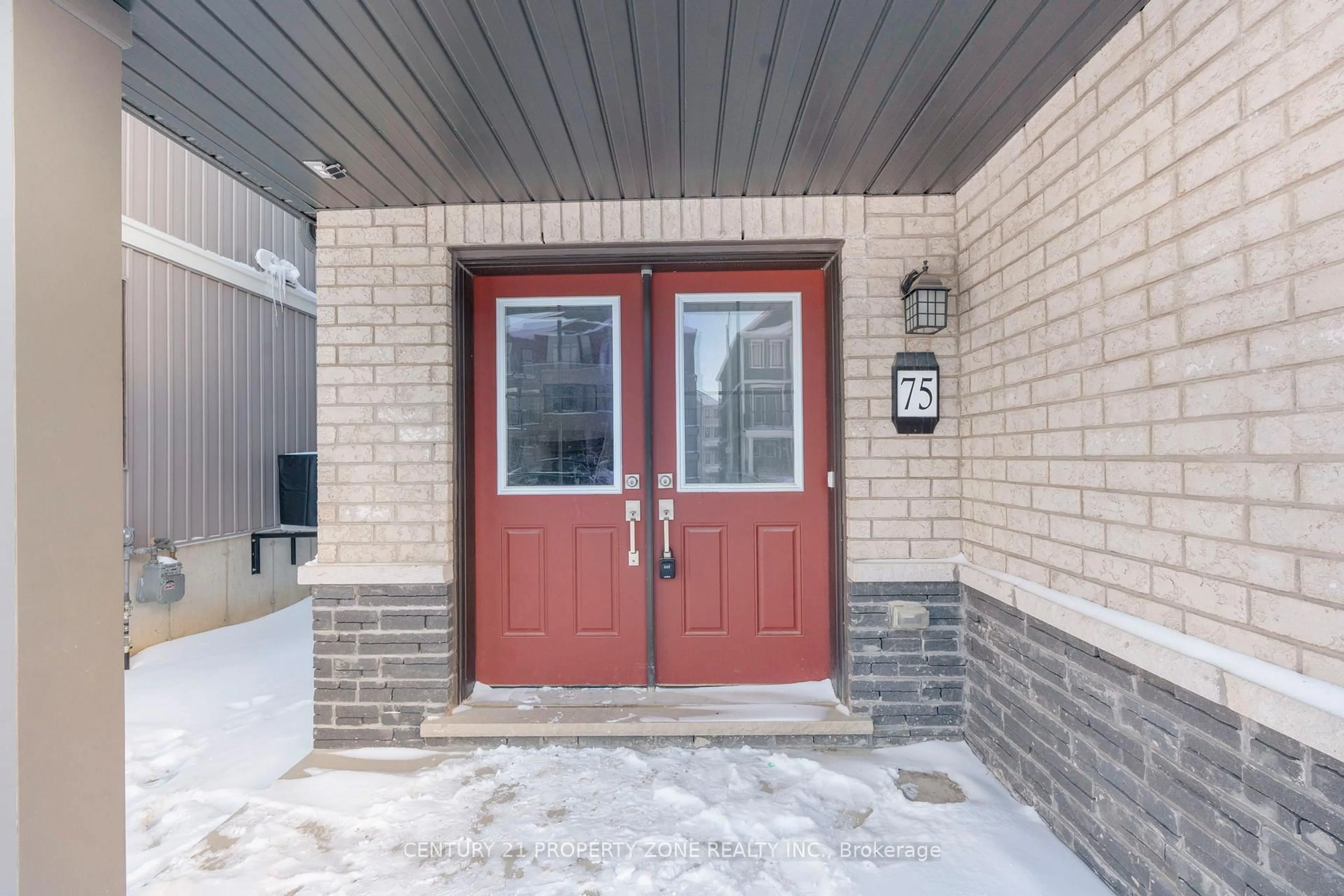 Indoor entryway for 75 NORWICH Cres, Haldimand Ontario N3W 0J4