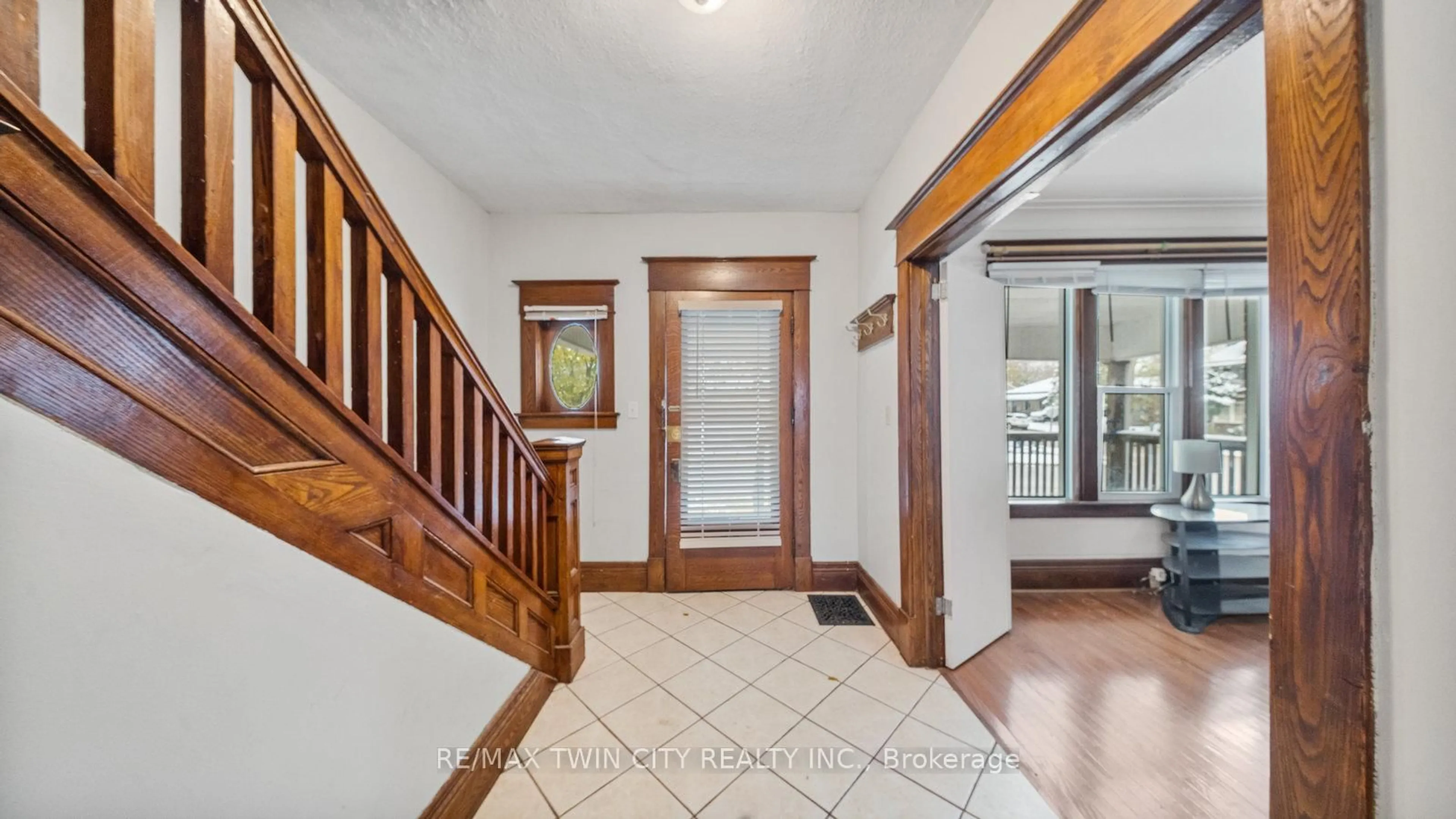 Indoor foyer for 47 Grey St, Brantford Ontario N3T 2T1