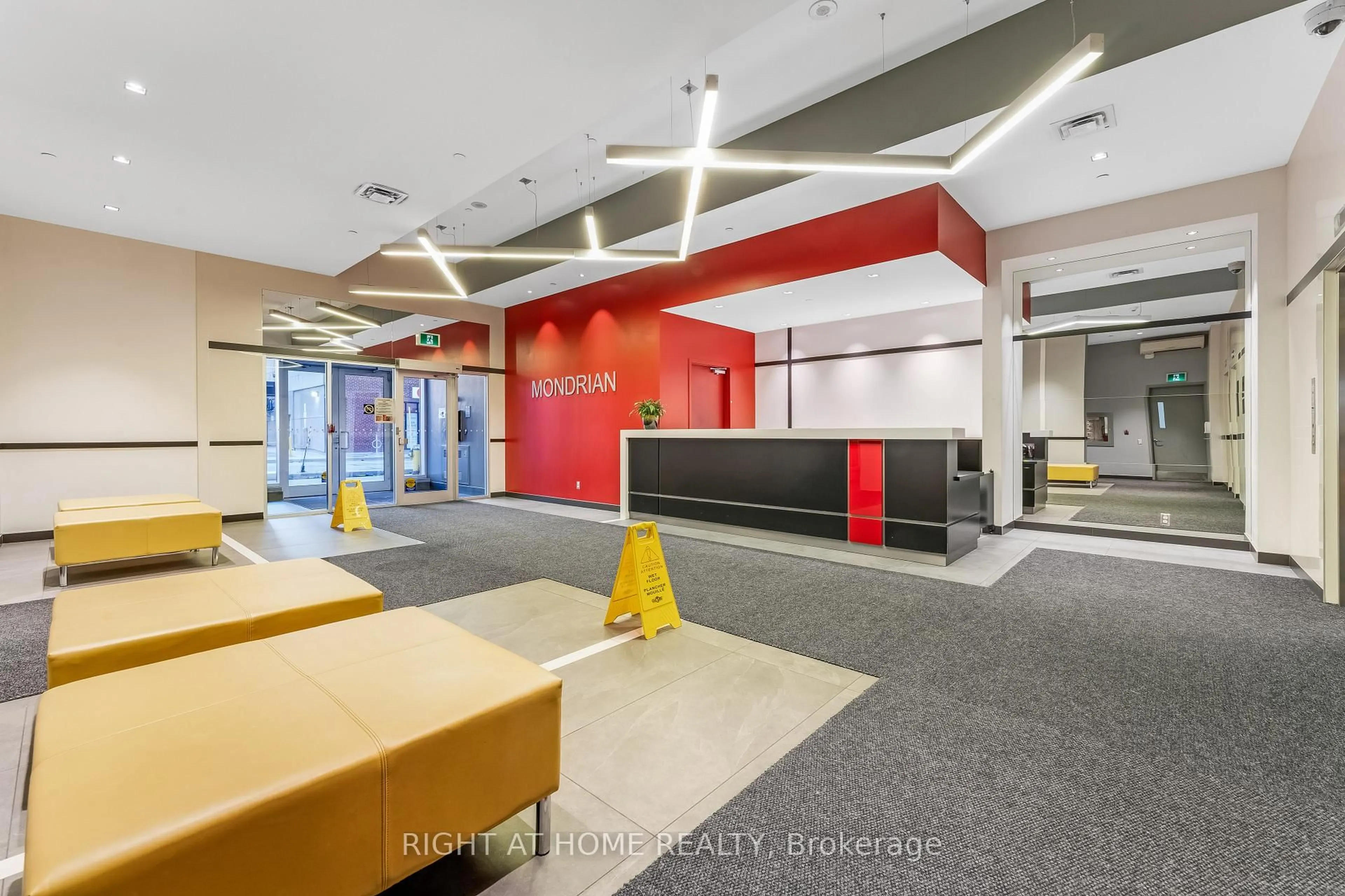 Indoor foyer for 324 Laurier Ave #2010, Ottawa Ontario K1P 0A4