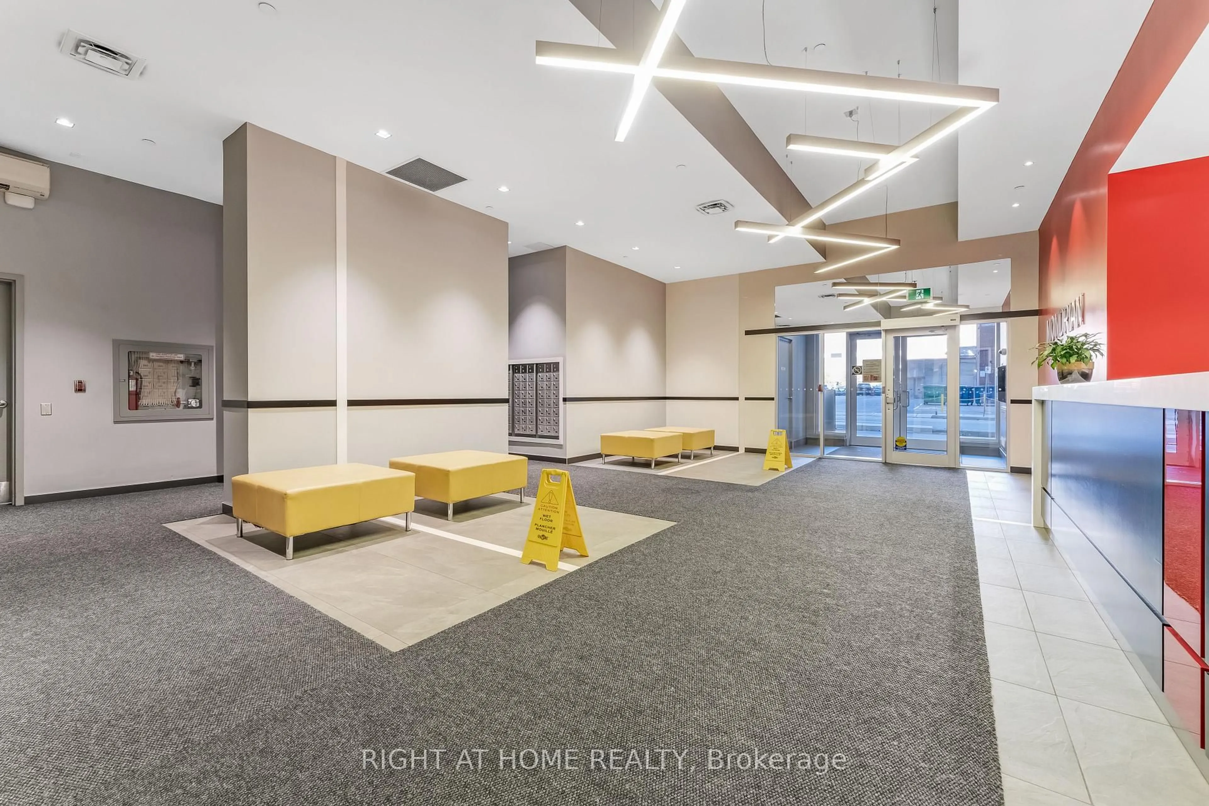 Indoor foyer for 324 Laurier Ave #2010, Ottawa Ontario K1P 0A4