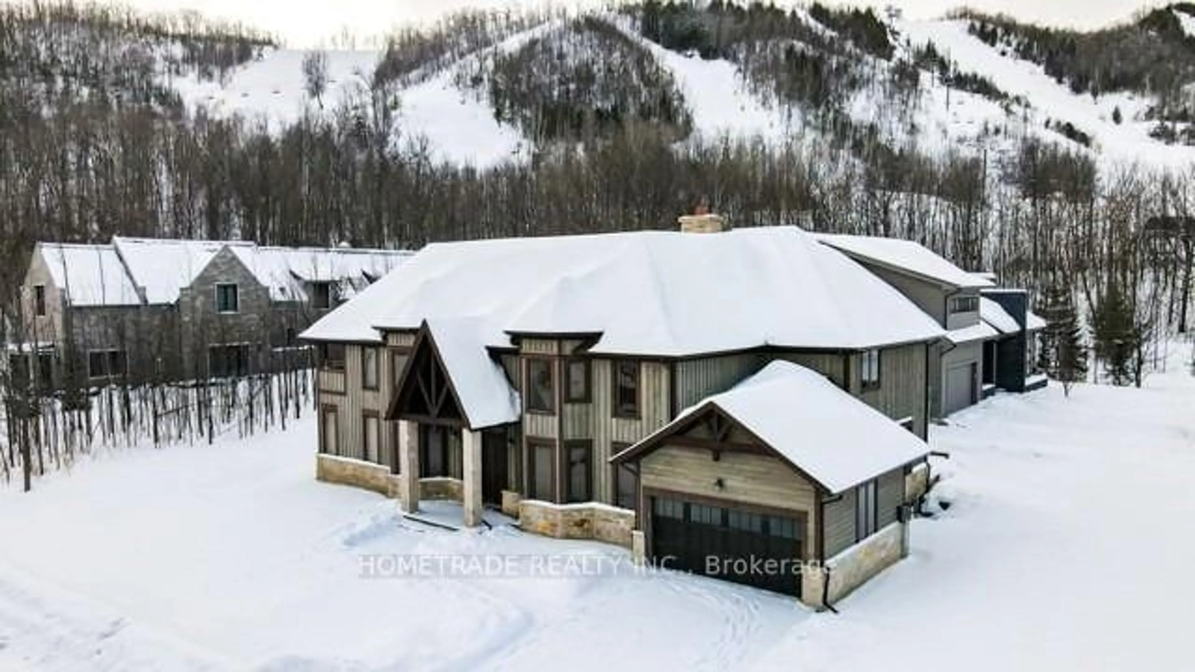 A pic from outside/outdoor area/front of a property/back of a property/a pic from drone, mountain view for 102 Hemlock Crt, Blue Mountains Ontario L9Y 0T3