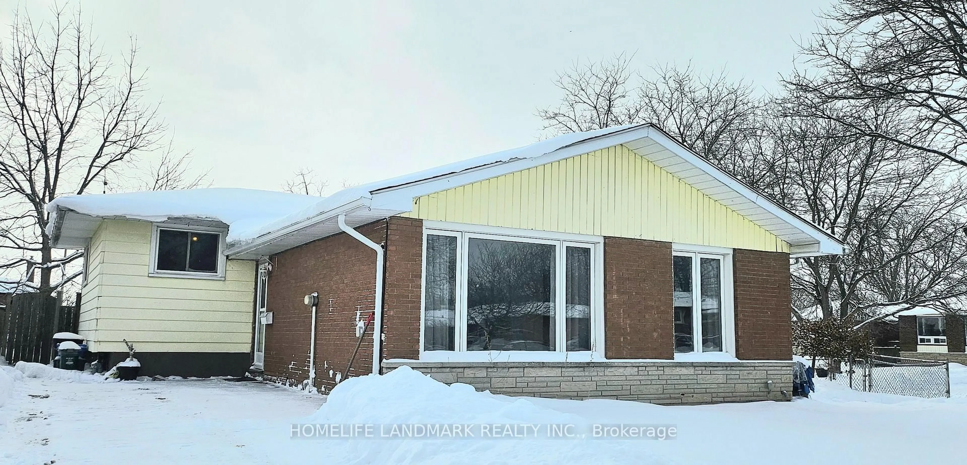 Home with brick exterior material, building for 7116 Centennial St, Niagara Falls Ontario L2G 2Z1