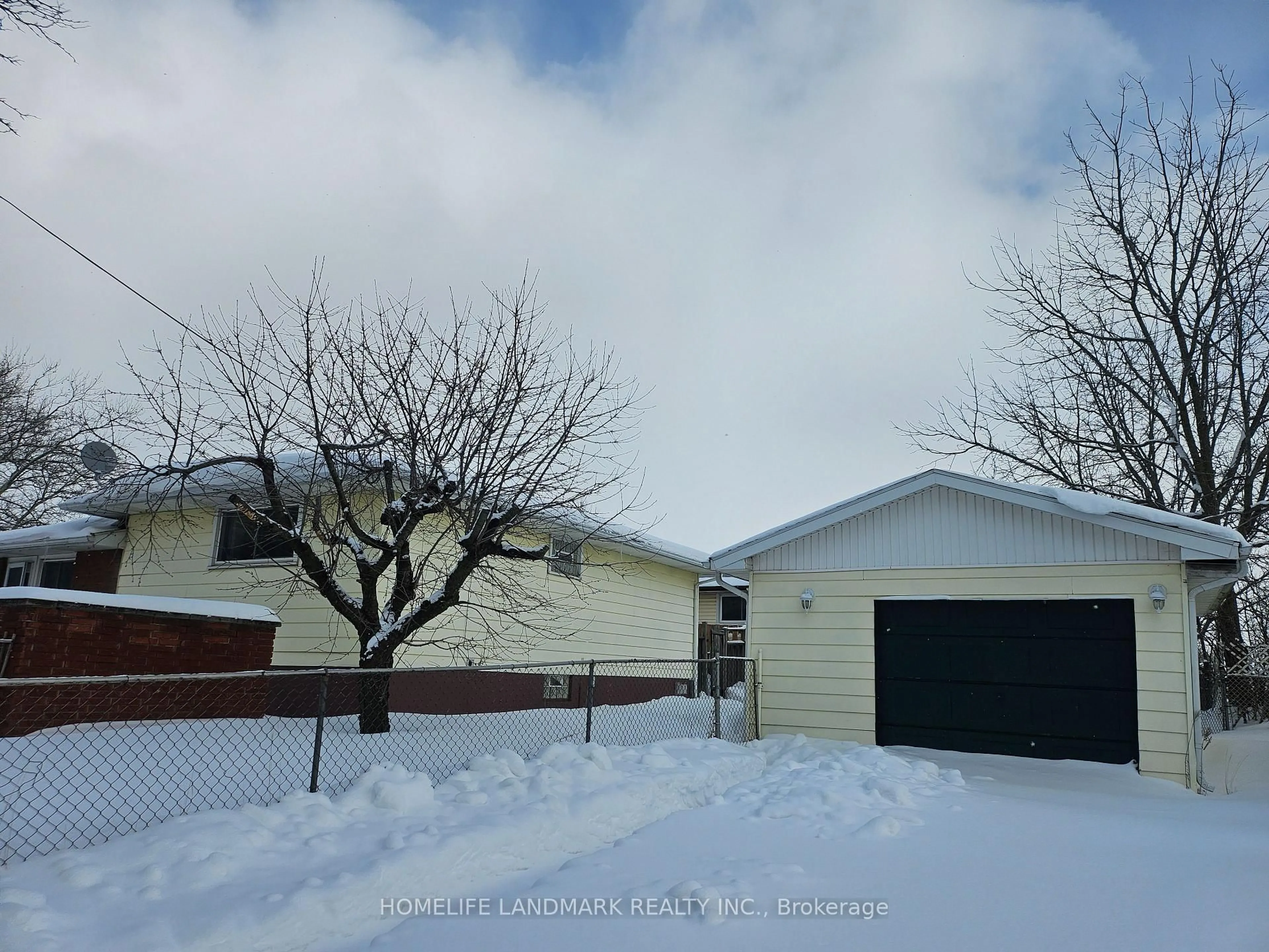A pic from outside/outdoor area/front of a property/back of a property/a pic from drone, street for 7116 Centennial St, Niagara Falls Ontario L2G 2Z1