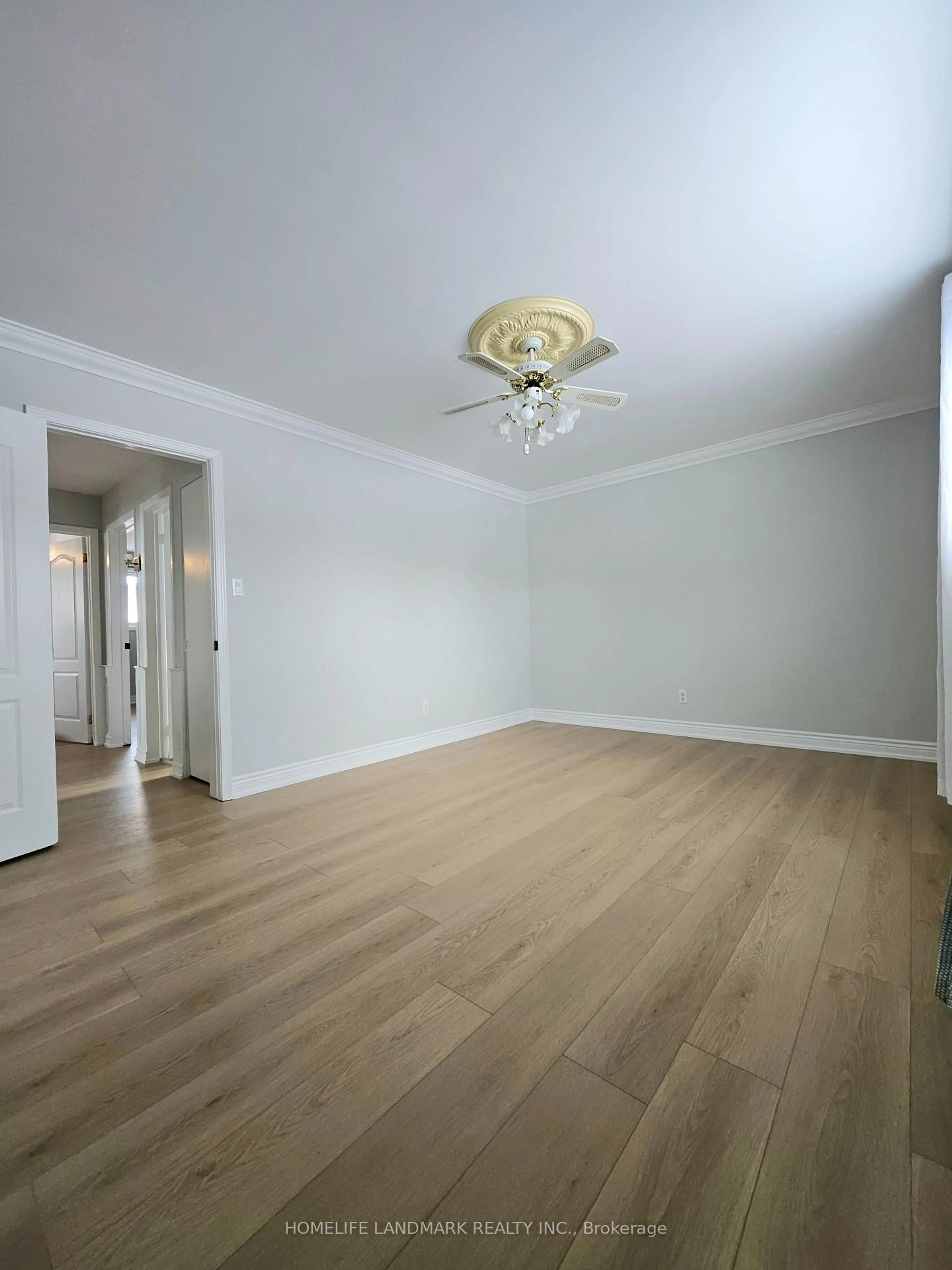 A pic of a room for 7116 Centennial St, Niagara Falls Ontario L2G 2Z1